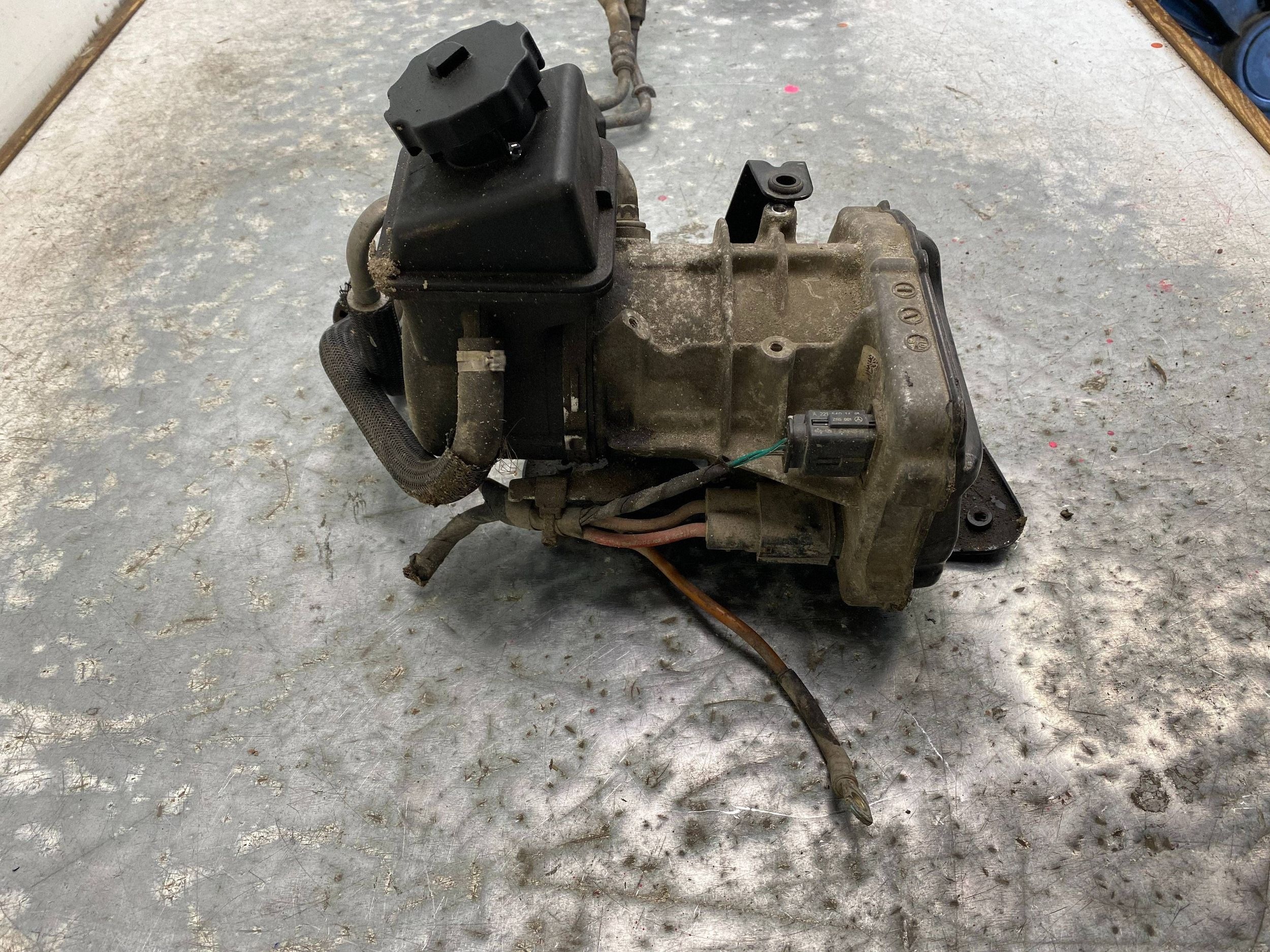MERCEDES ML W164 servo pump A1644601780