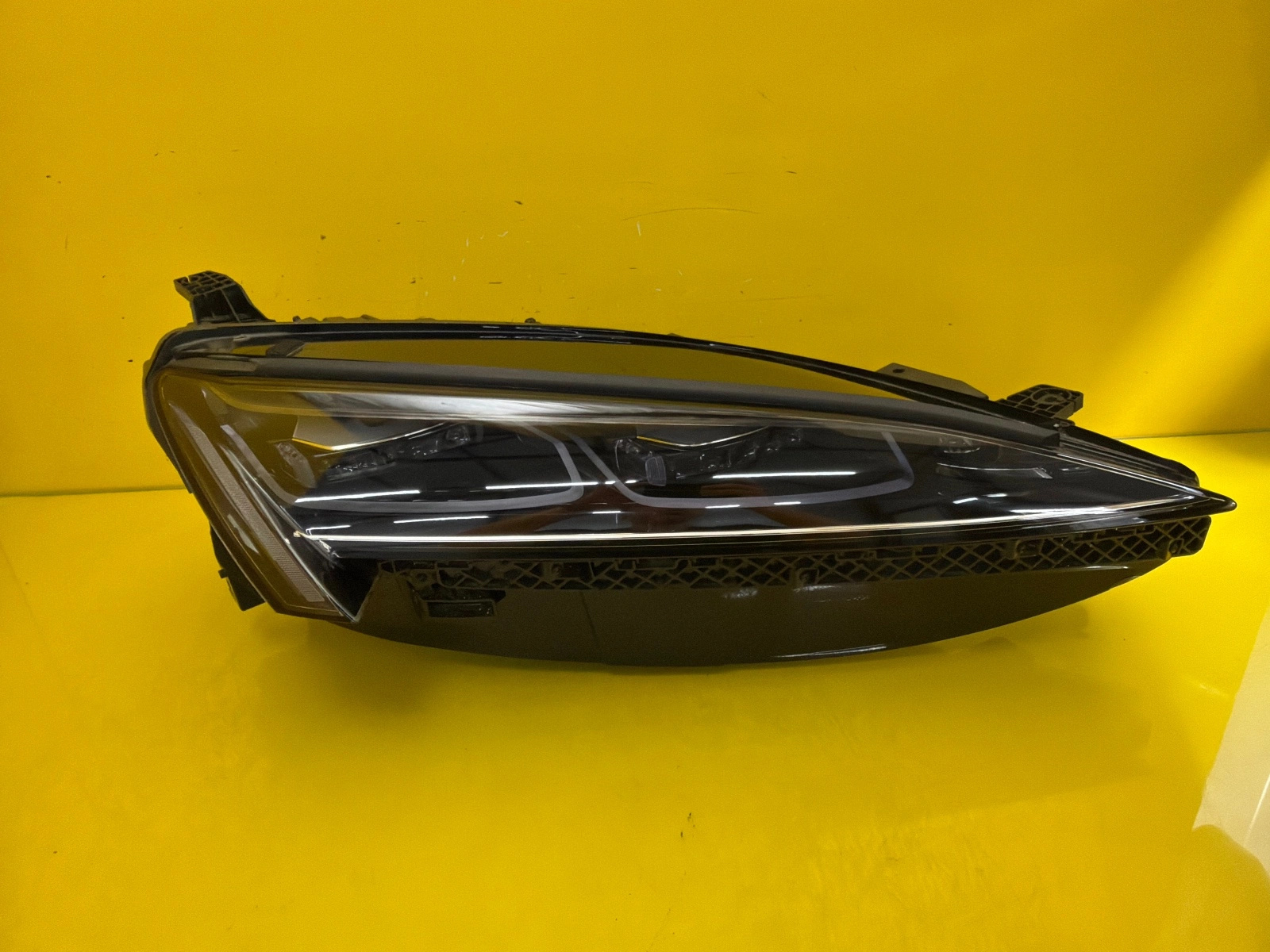 Svetlo pravá predok BYD Sealion 7 Full Led UKEA-4121020