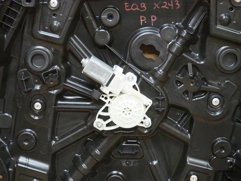 MECHANIZM OPUSZCZANA SZYBY PRAWY PRZÓD MERCEDES EQB X243 Producent części Mercedes-Benz OE