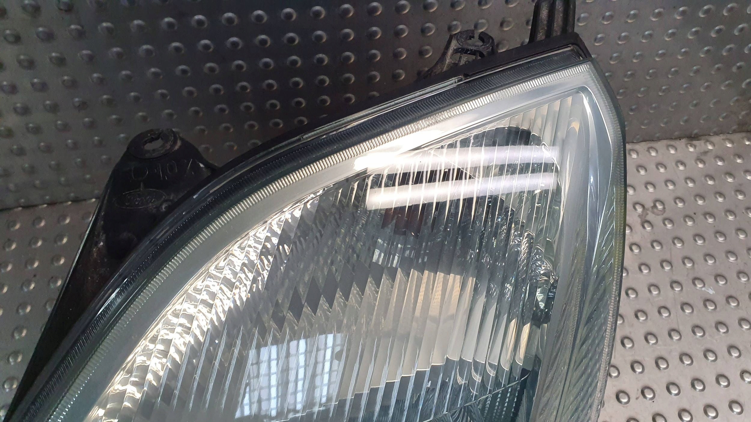 light front left FORD FIESTA MK6 02