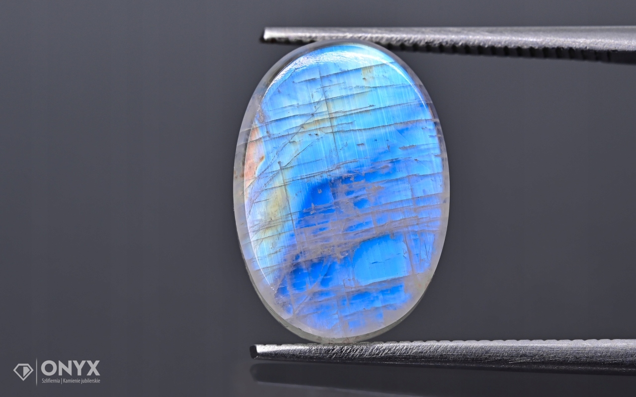 Měsíční kámen mělký ovál 14x10 mm