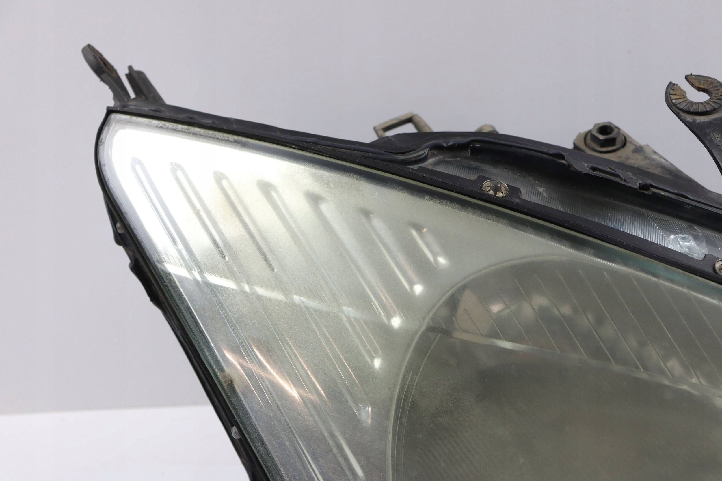 FORD FOCUS MK1 and light front right front EUROPA XS4X-13005-AE