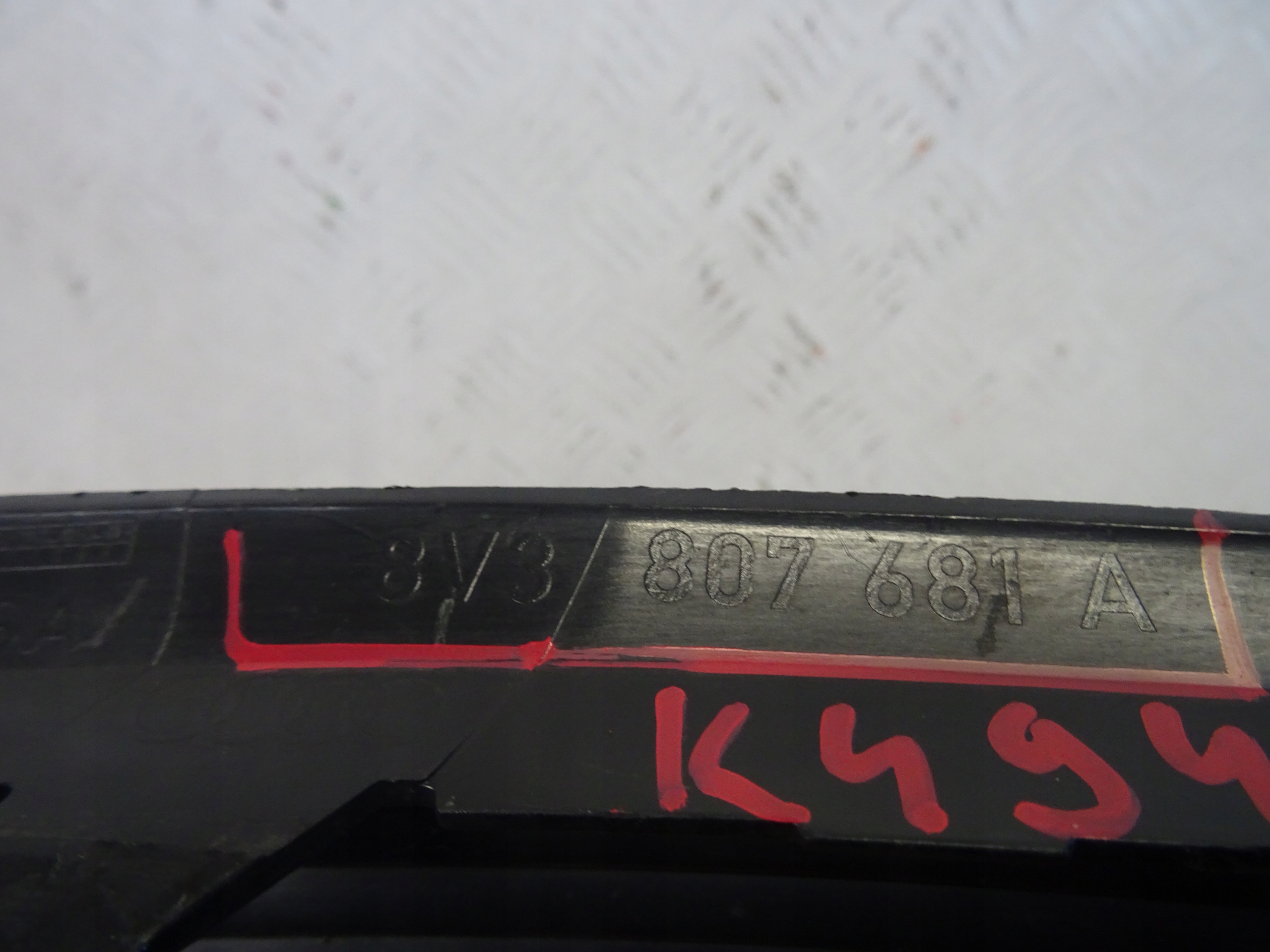 grid of a bumper front front left AUDI A3 8V 8V3807681A