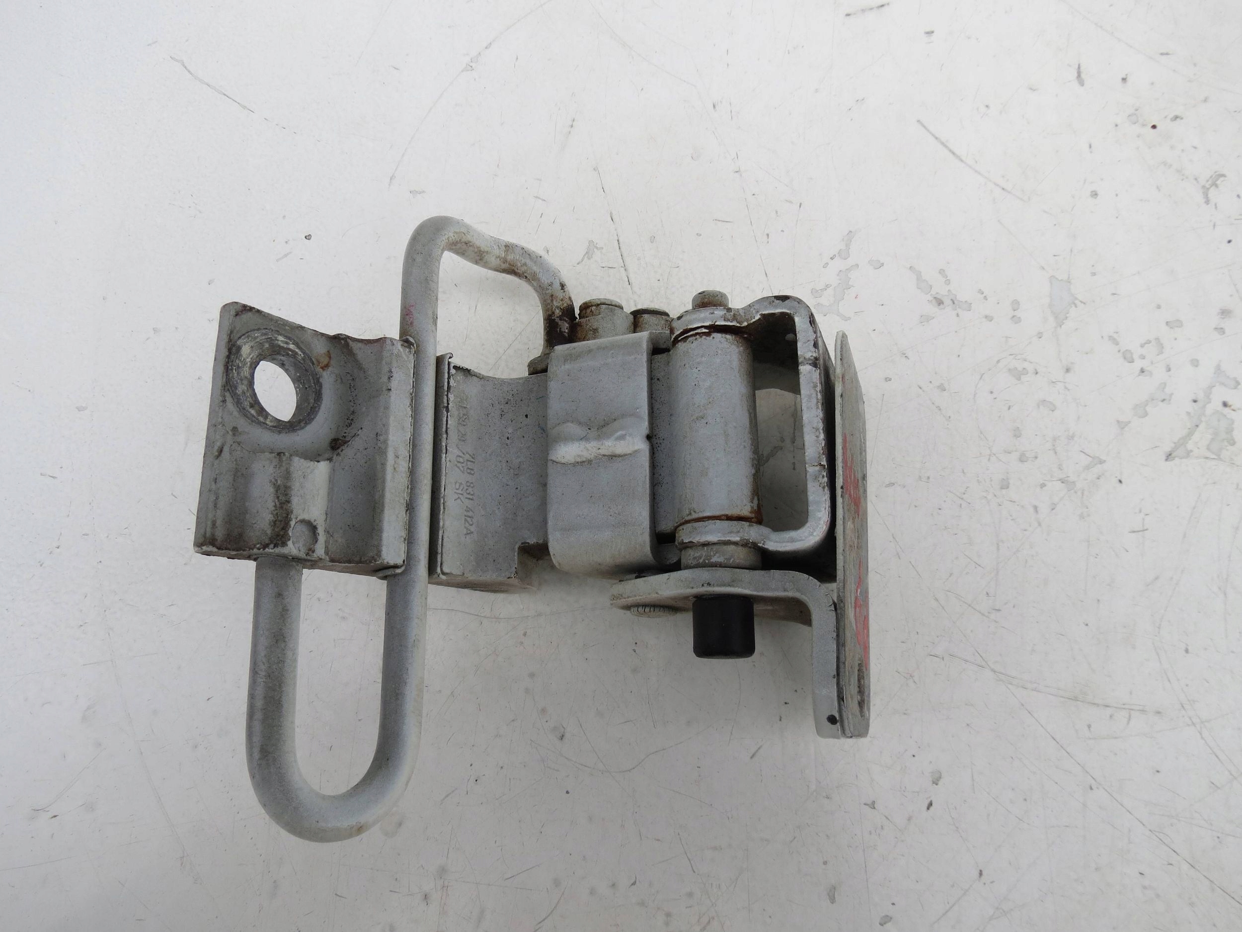 hinge door right front PORSCHE CAYENNE and 7L5 4.8 V8 7L0831412A