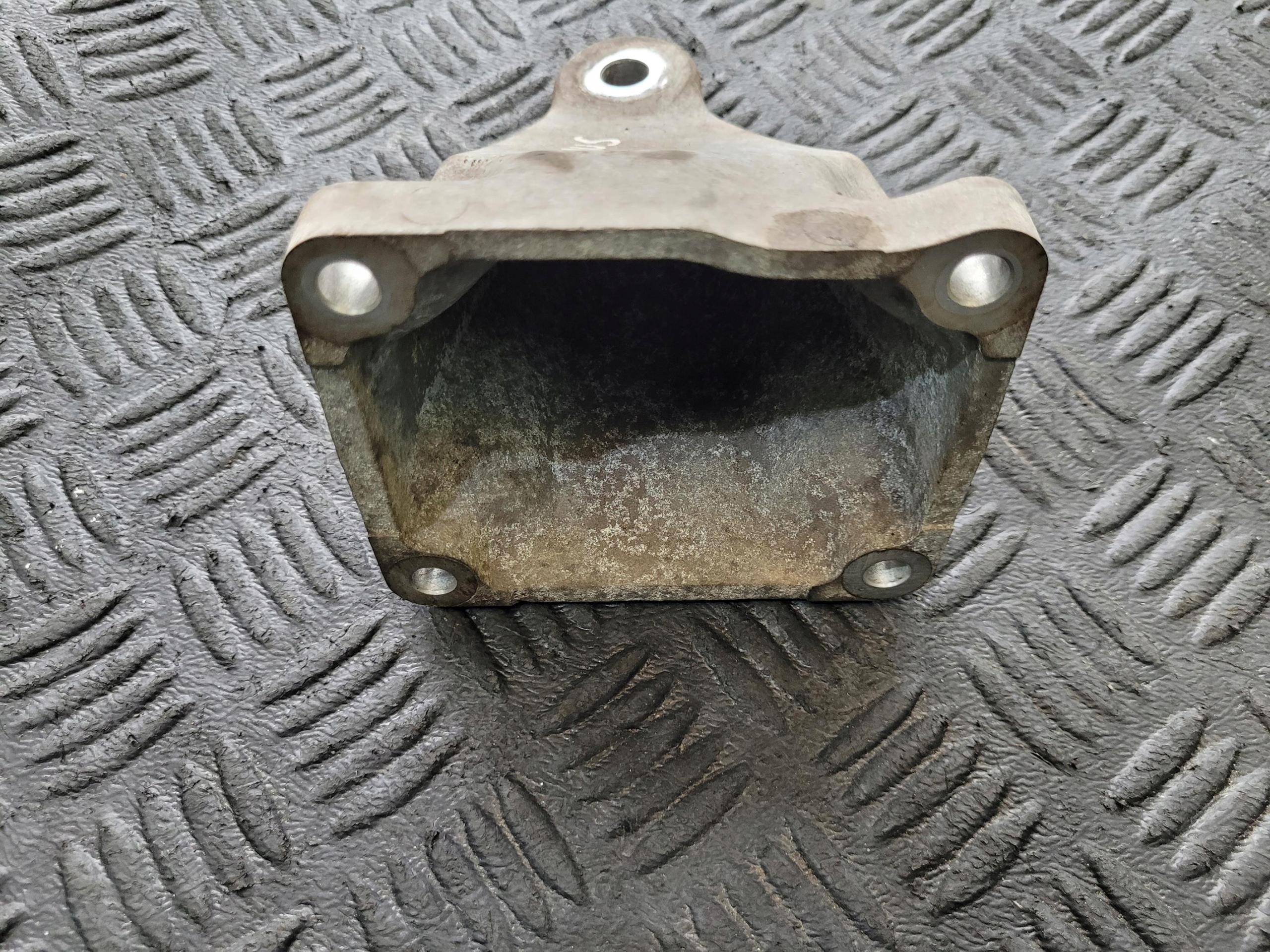 support holder of the engine left SSANGYONG RODIUS II 2.2 D XDI