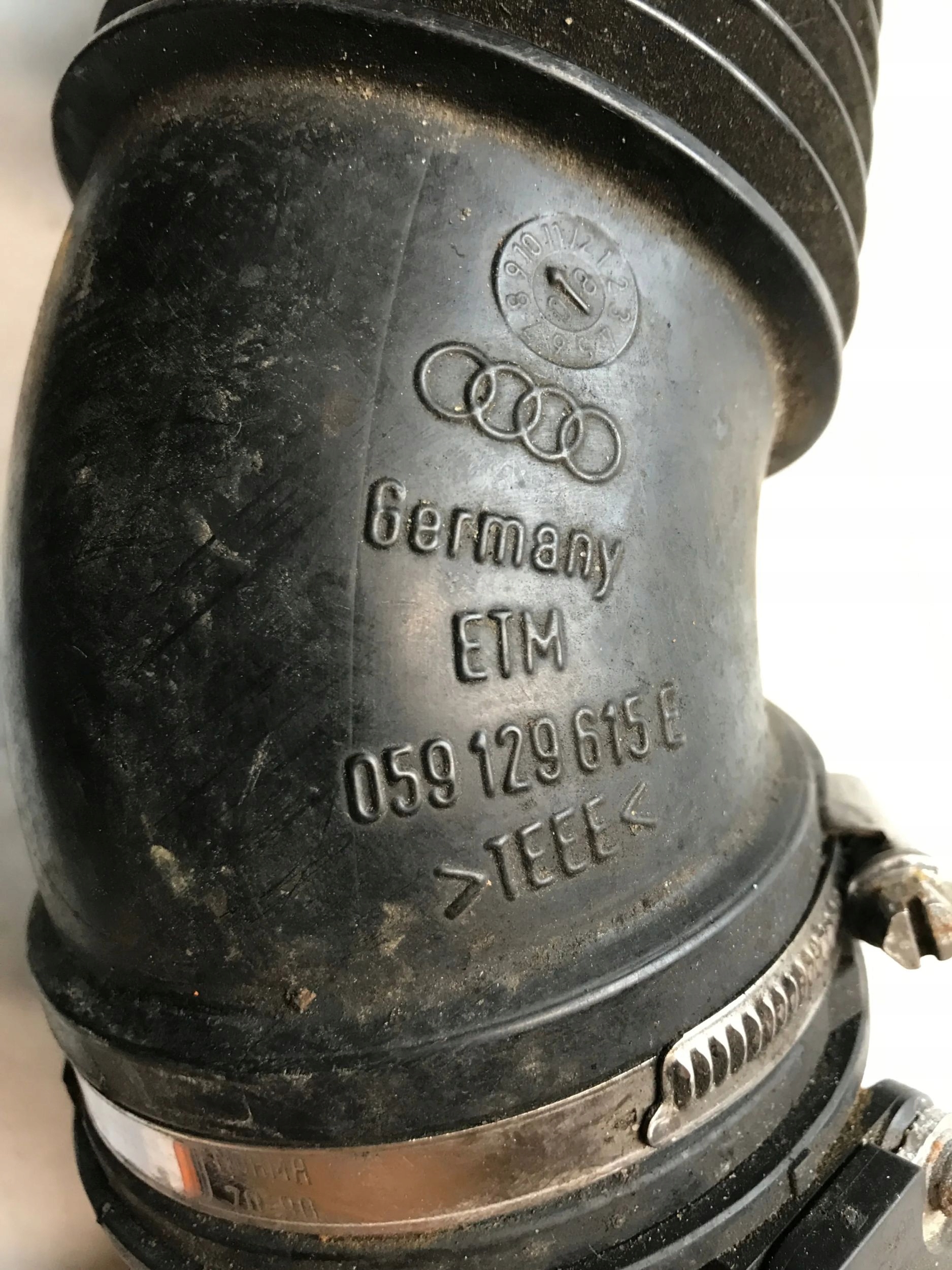 pipe hose air 059129615E AUDI A4 A5 Q5 3.0TDI