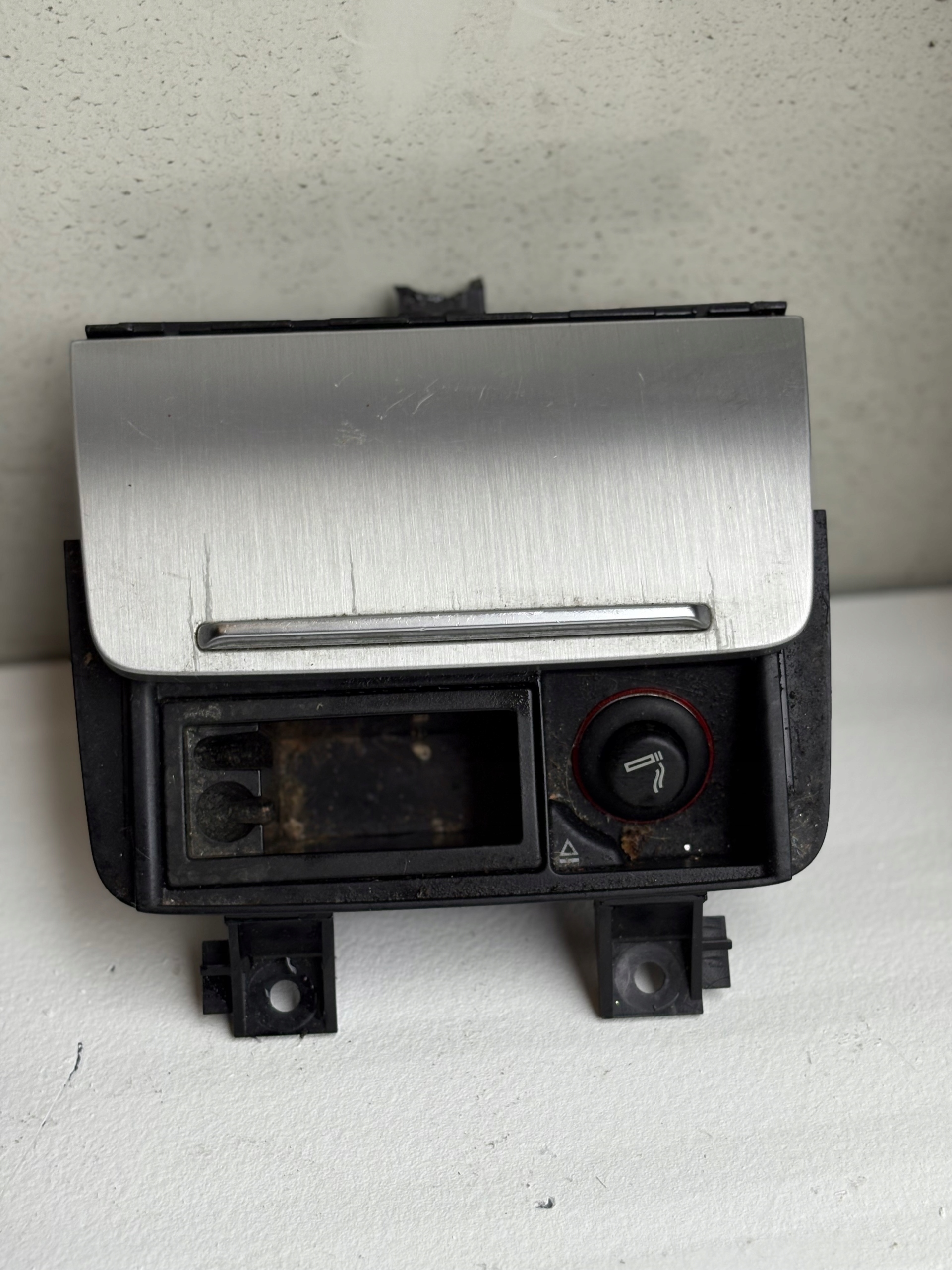 ashtray passenger compartment central TUNELU AUDI TT 8J 8J0857951A