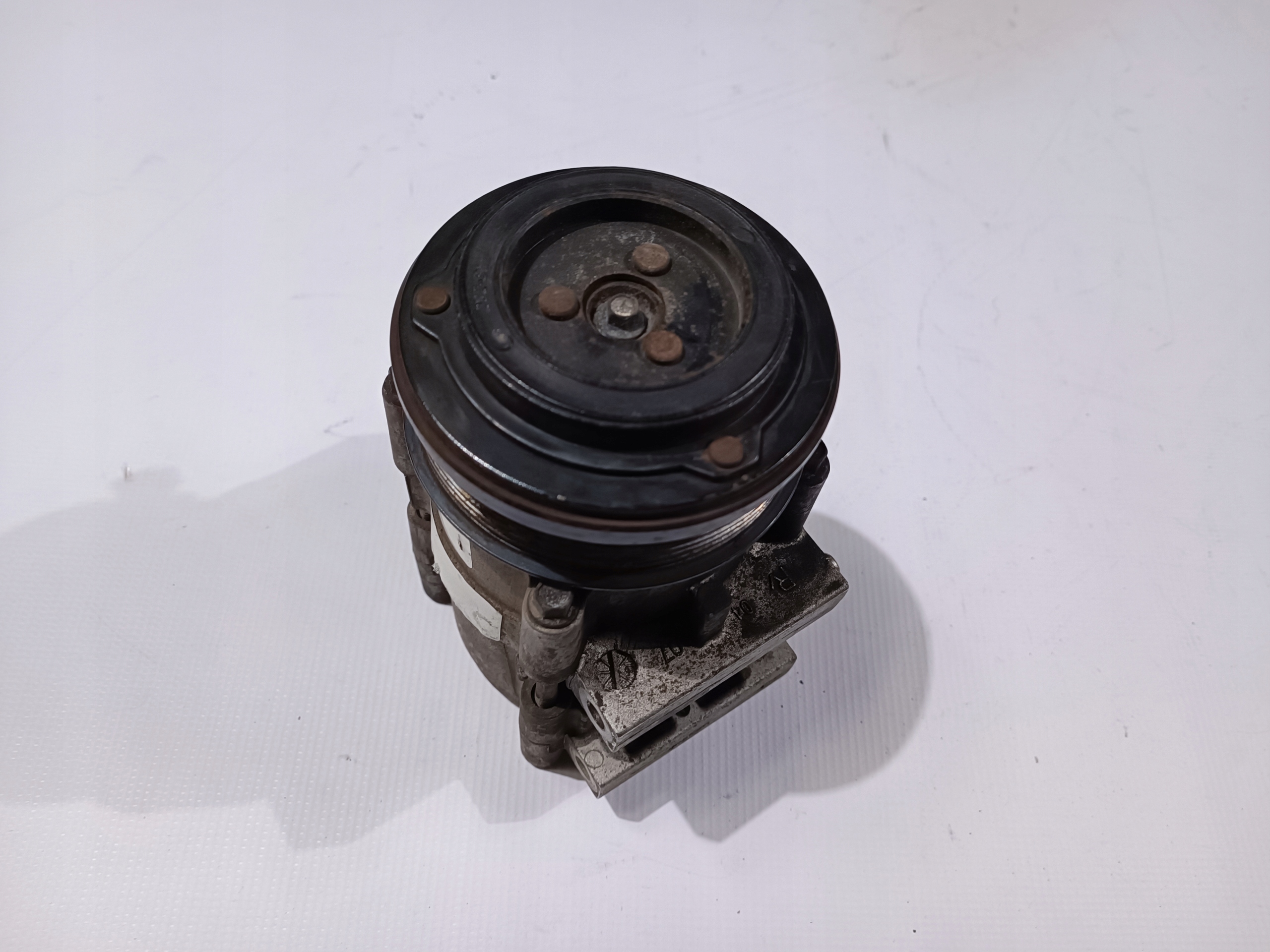 compressor; compressor of the air conditioning Ford Mustang V 4.6 GT