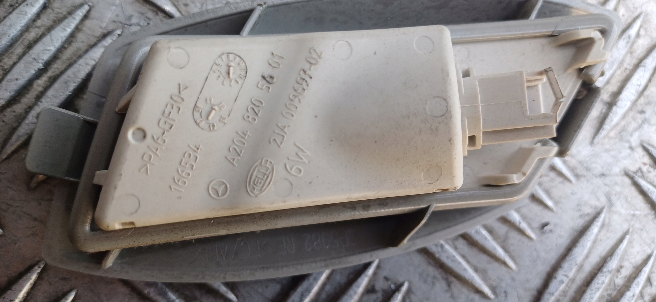 MERCEDES W204 Licht OSWIETLENIE des Kabine A2048205601 links oder rechts
