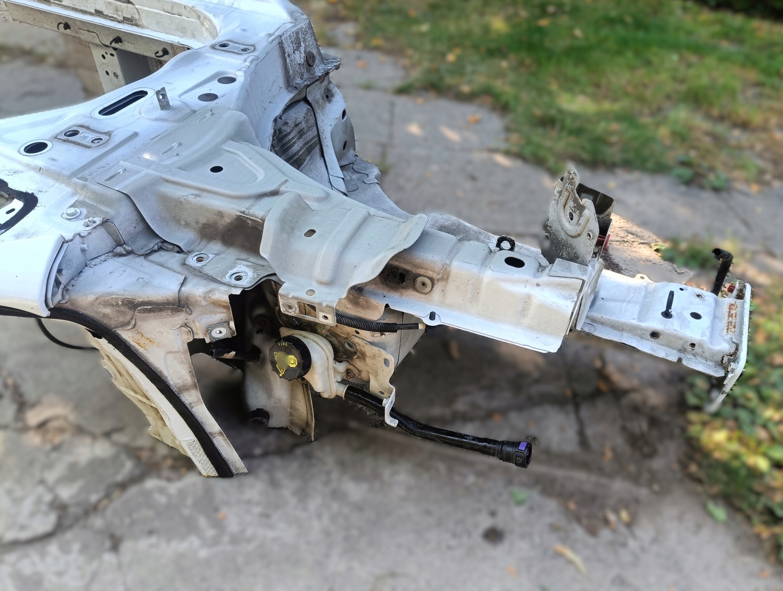 Ford Fiesta MK7 LIFT 3D quarter left front BIALY HC