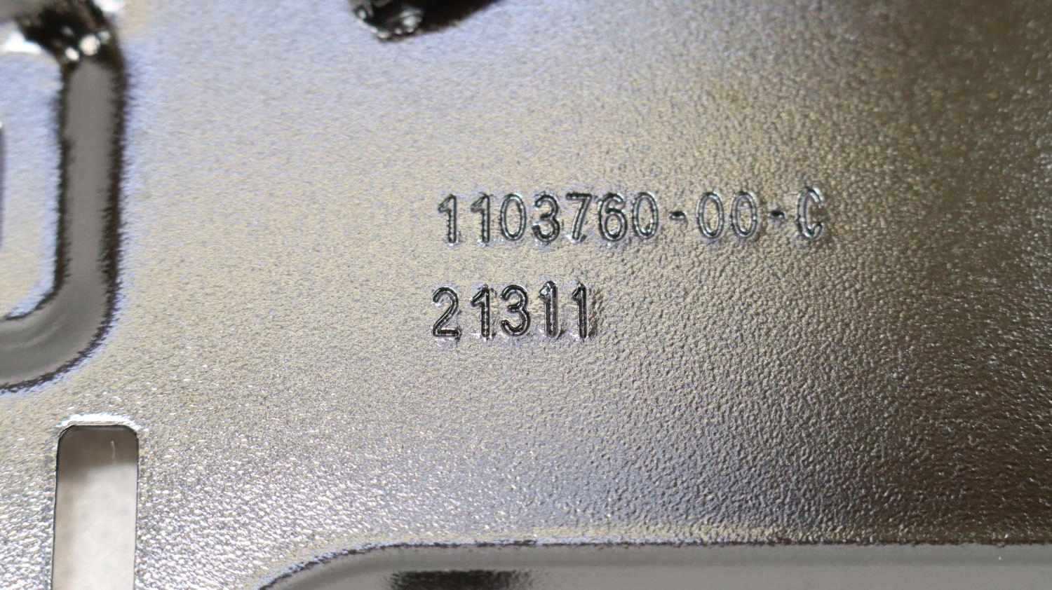 1103760-00-C - TESLA MODEL 3 КРЕПЛЕНИЕ РАДАРА HOMELINK ПЕРЕДНИЙ НОВЫЙ