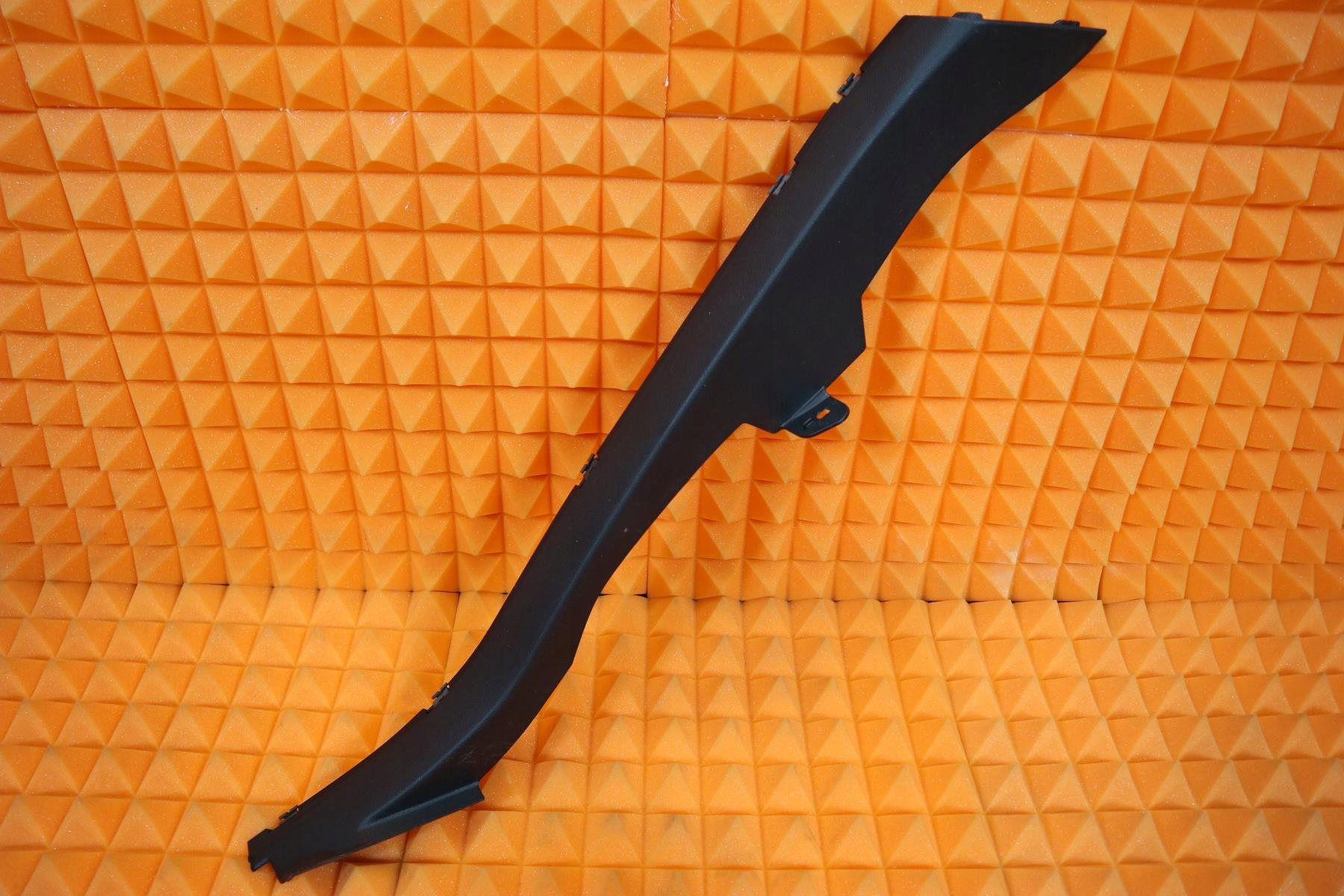 MERCEDES W204 OSŁONA LISTWA SŁUPKA TYŁ PRAWA