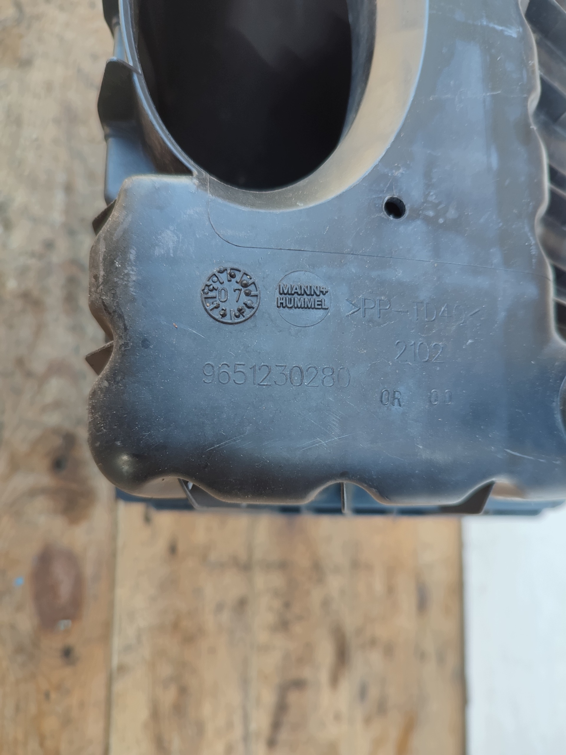 air filter housing CITROEN C4 PICASSO 9651230280