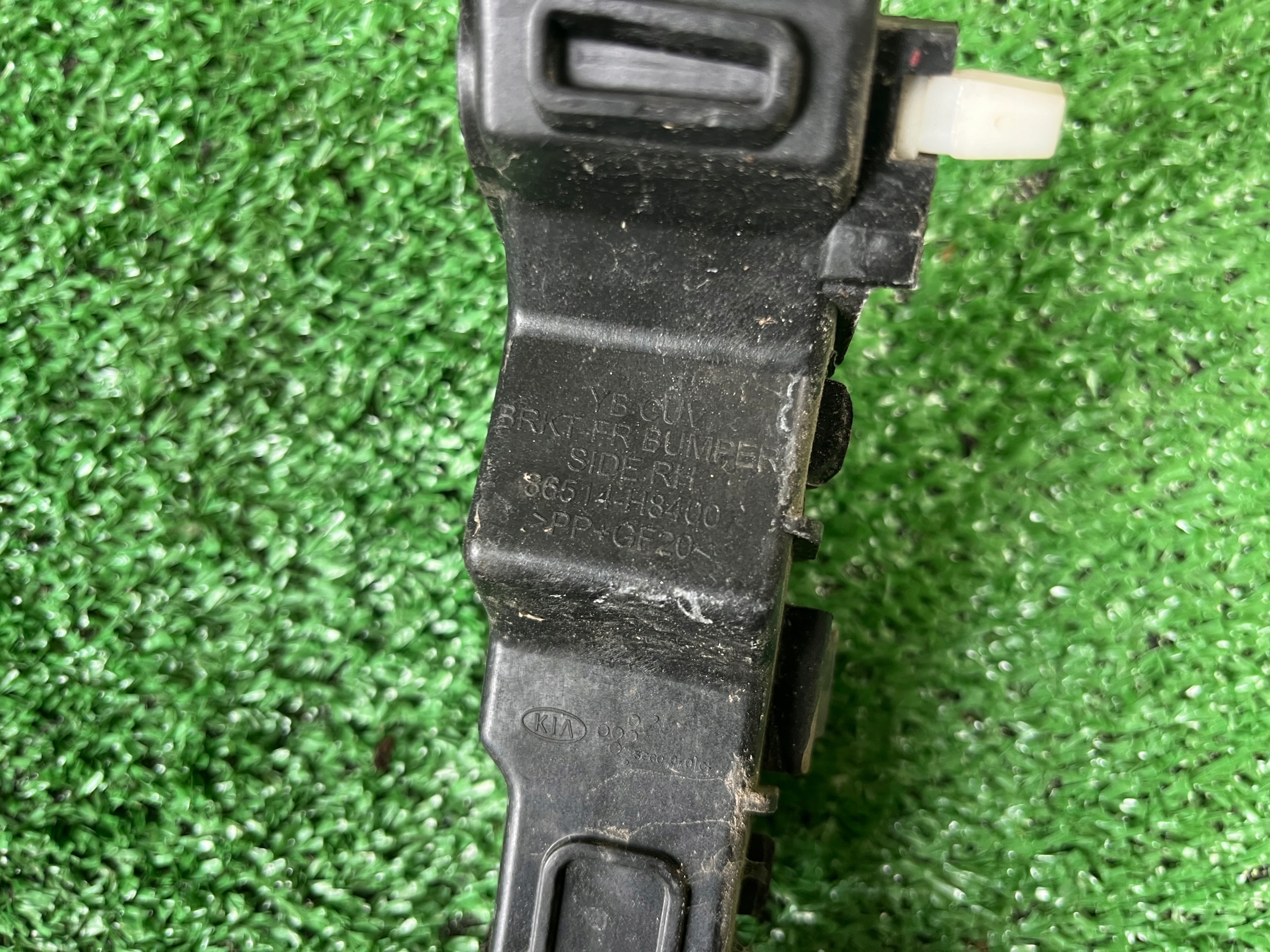 bumper bracket right front KIA STONIC 2018 86514-H8400