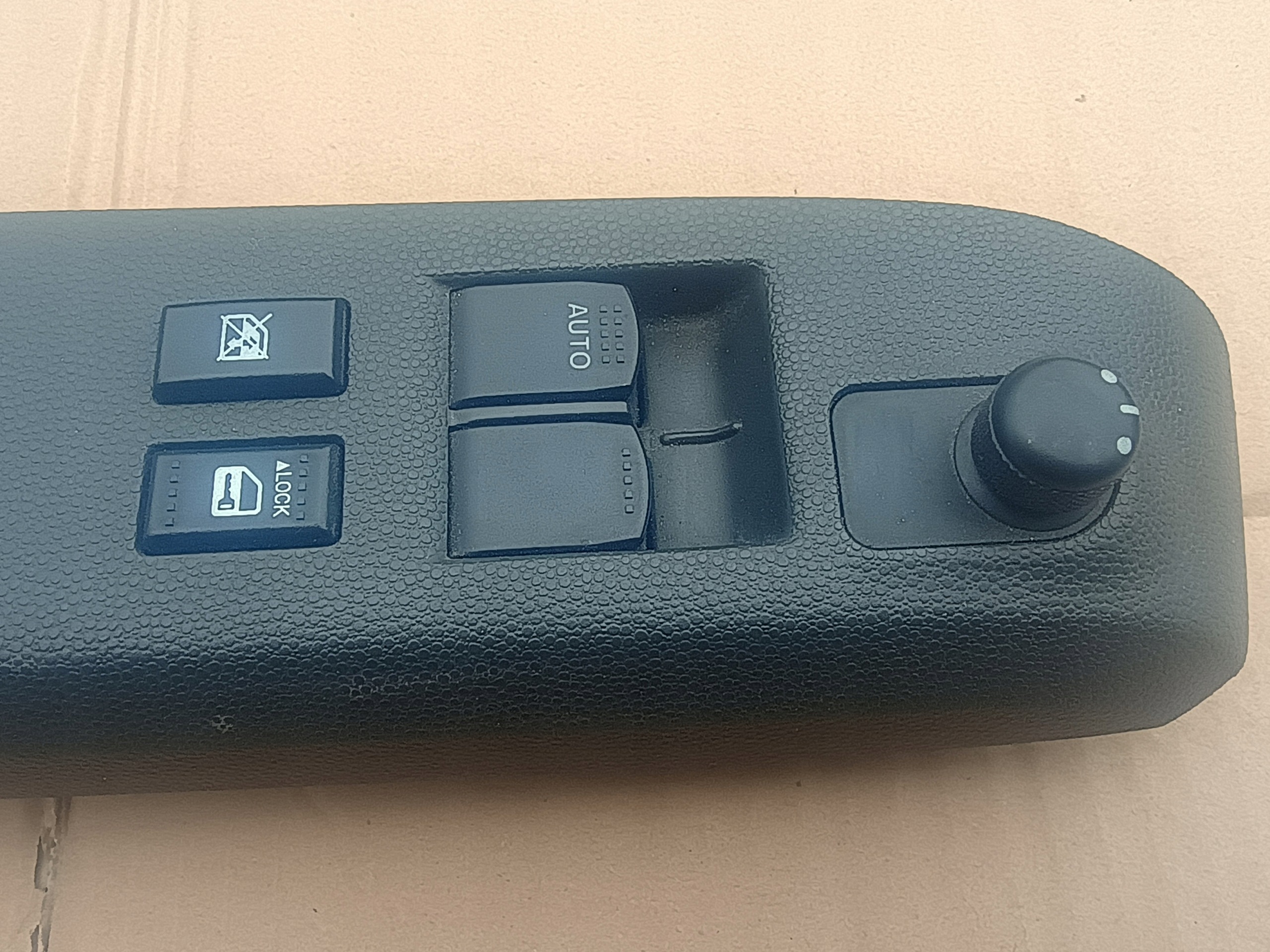 control panel of the window 83722-51K70 SUZUKI SPLASH AGILA B