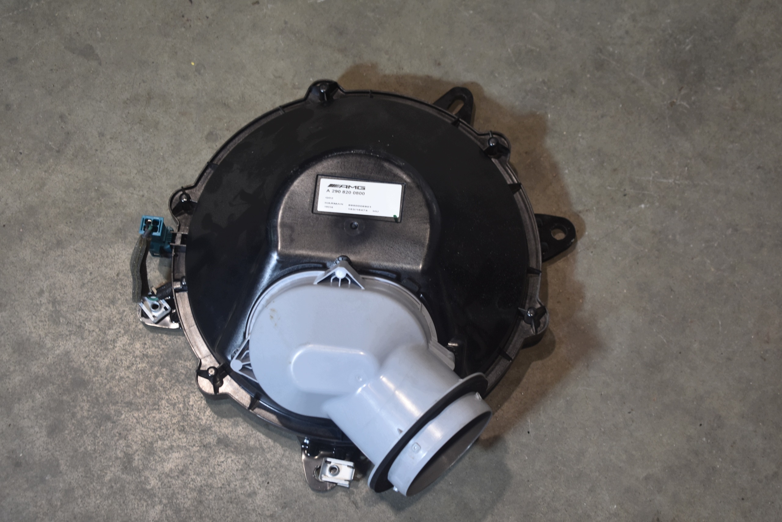 IDEALNY SUBWOOFER speaker HARMAN MERCEDES X290 1