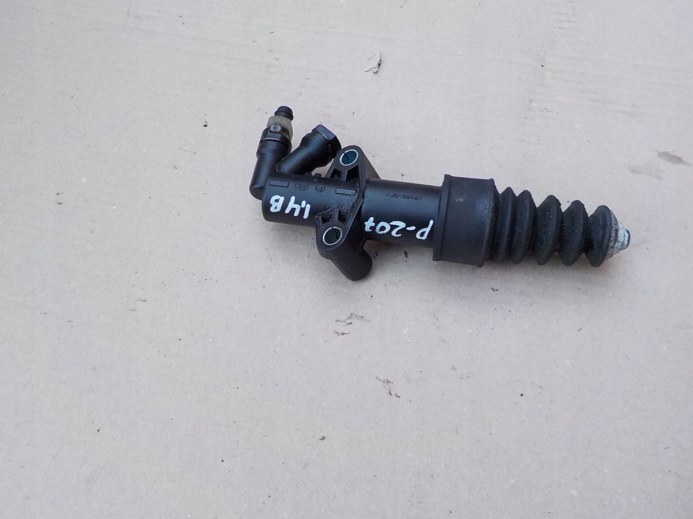 pumpa spojky peugeot 207 1,4 16v 2008r