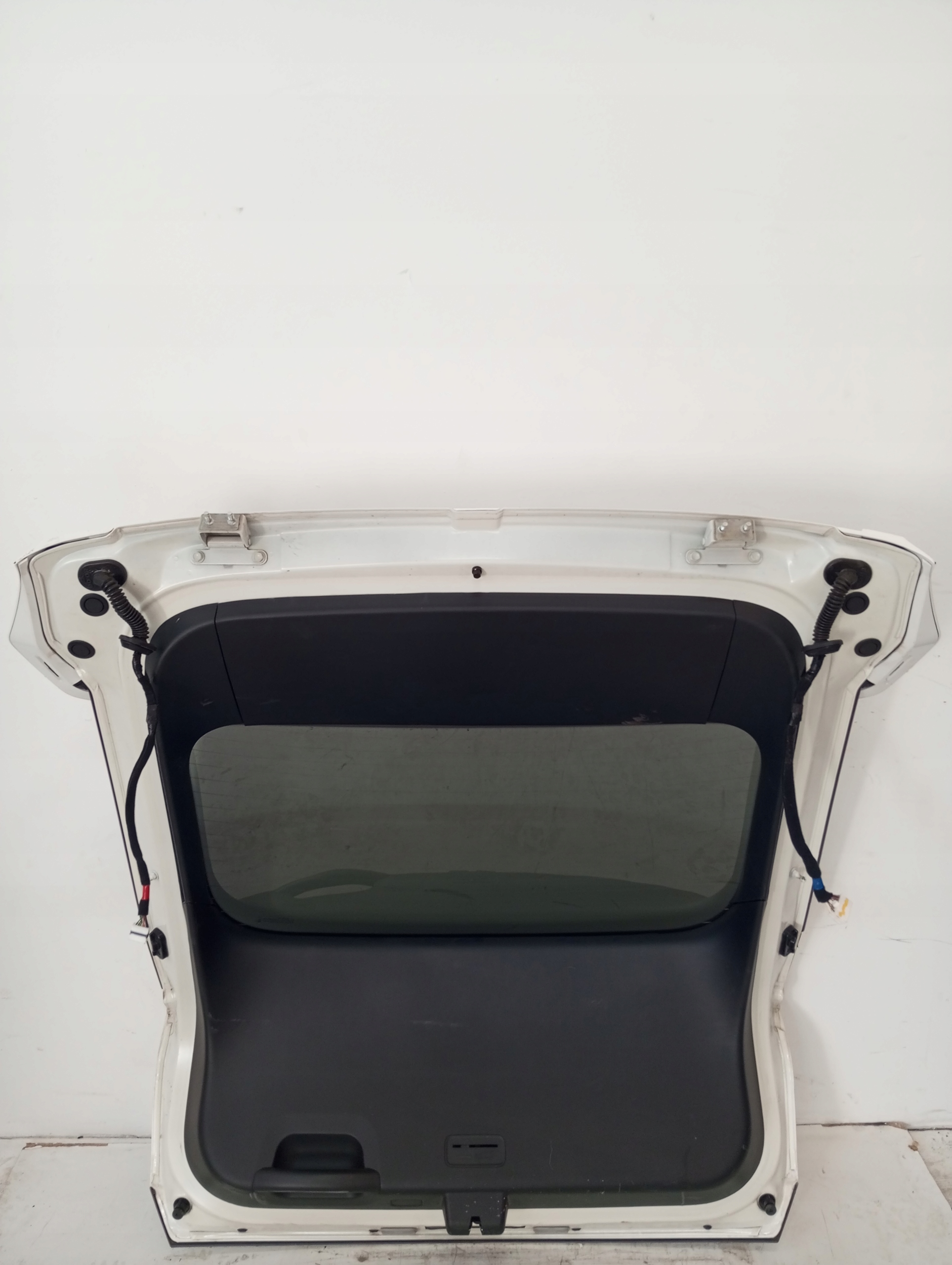 boot doors KIA EV6 21R below KAMERE
