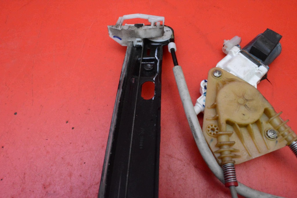 mécanisme essuie glaces gauche avant EU 05074799AA DODGE CALIBER 06-12