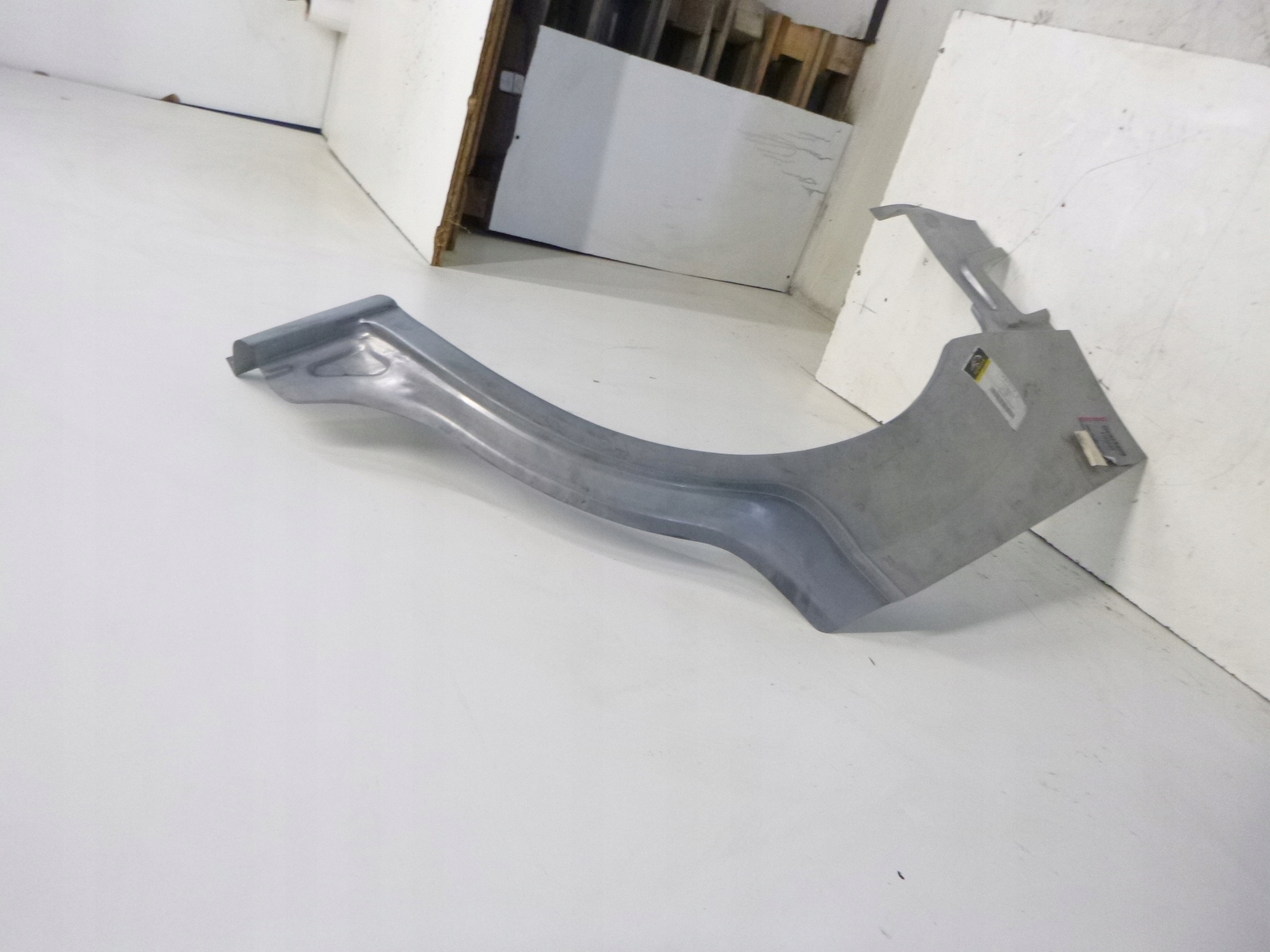 PARAFANGO REPERATURKA POSTERIORE DESTRO MAZDA PREMACY 2005R.