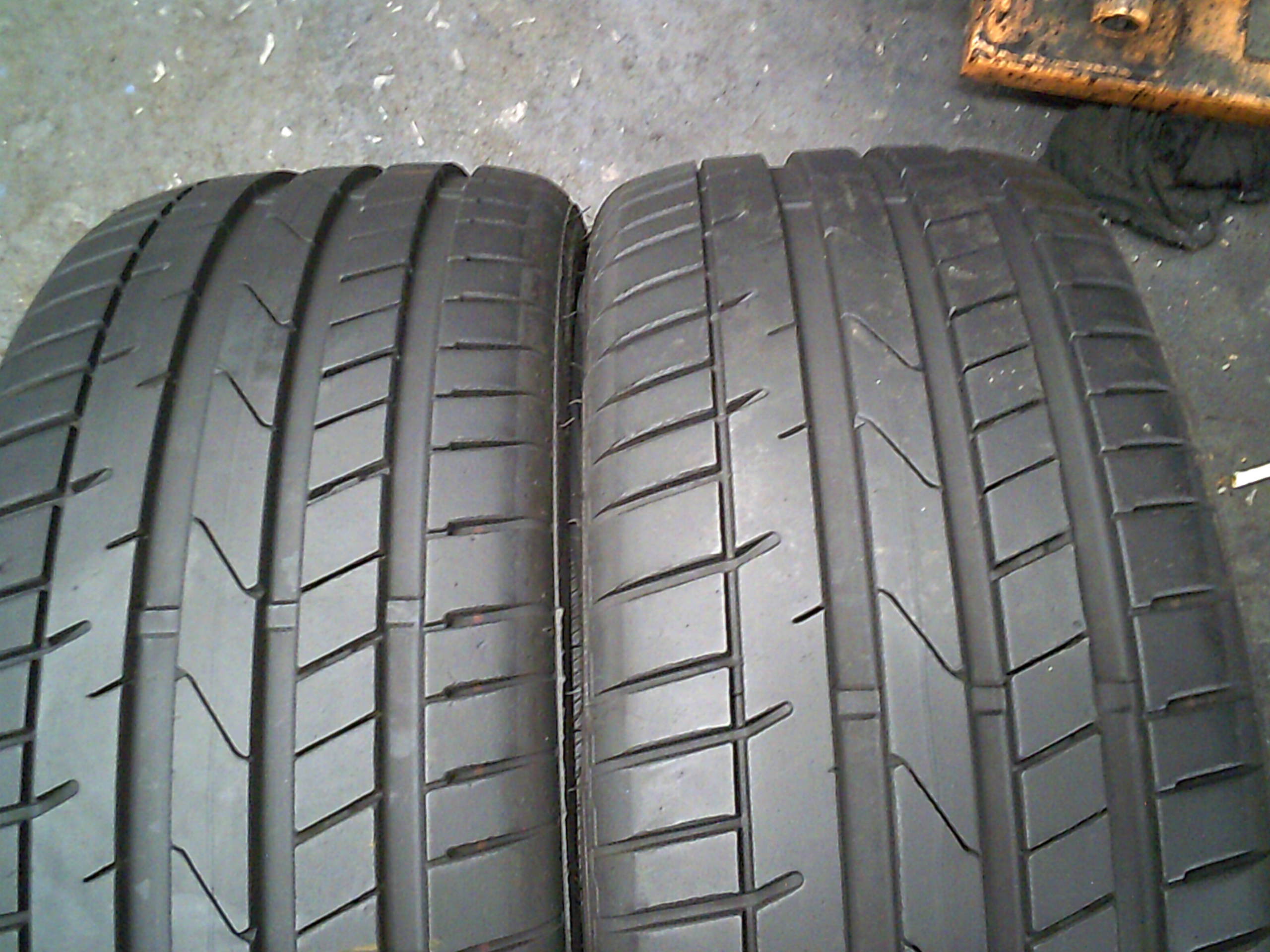2x Petlas Velox Sport PT741 225/40R19 7,1mm 2025