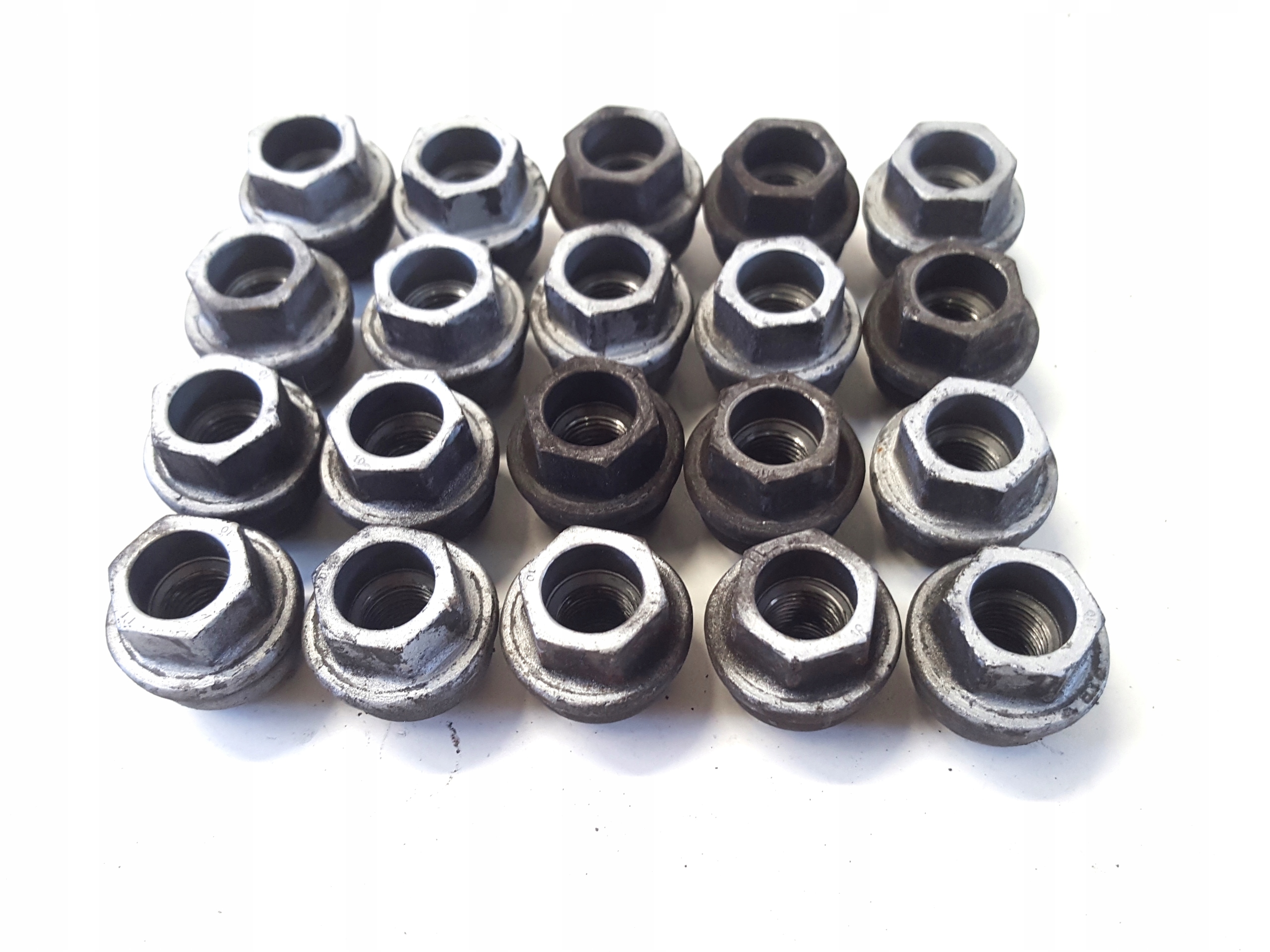 FORD TRANSIT CUSTOM Nakrętki felg 20szt. 16r.