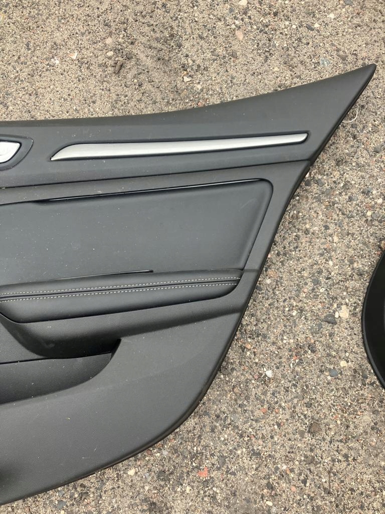 Seite Tür MEGANE IV rechts heck LED Halbleder