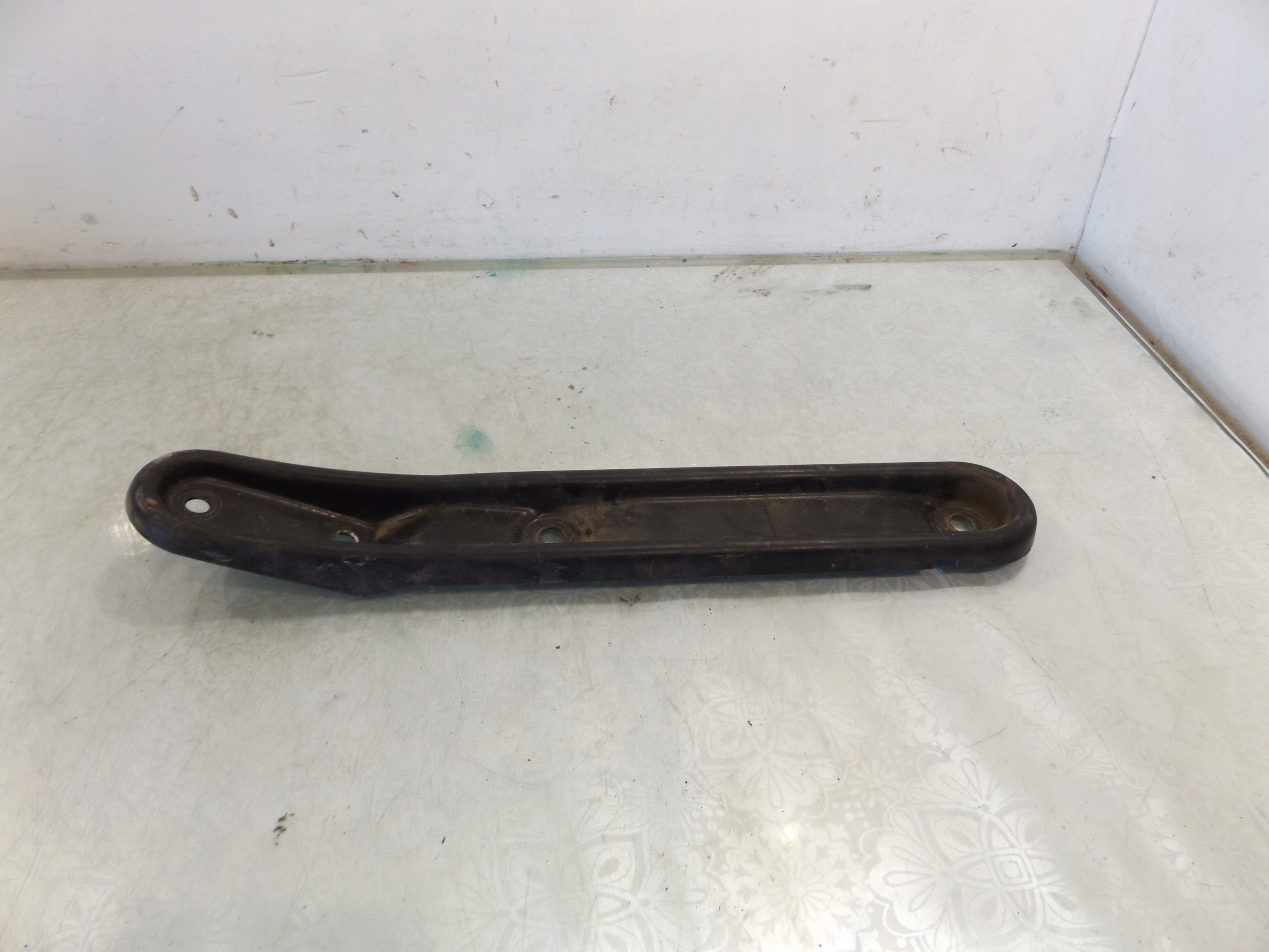 FRONTERA A UCHWYT MOCOWANIE SZYBY TYŁ