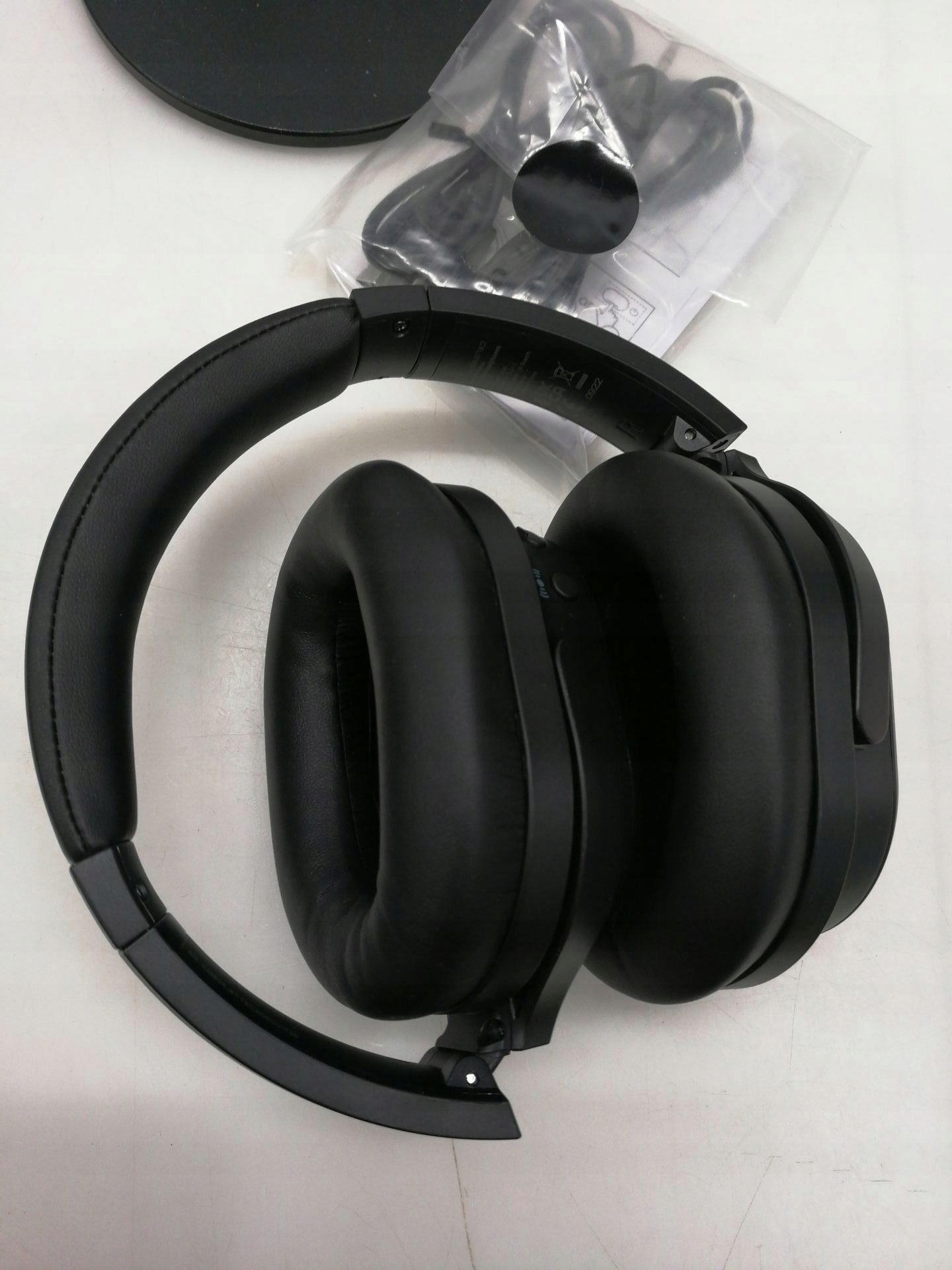 SŁUCHAWKI BEZPRZEWODOWE NAUSZNE EONO Model EONO