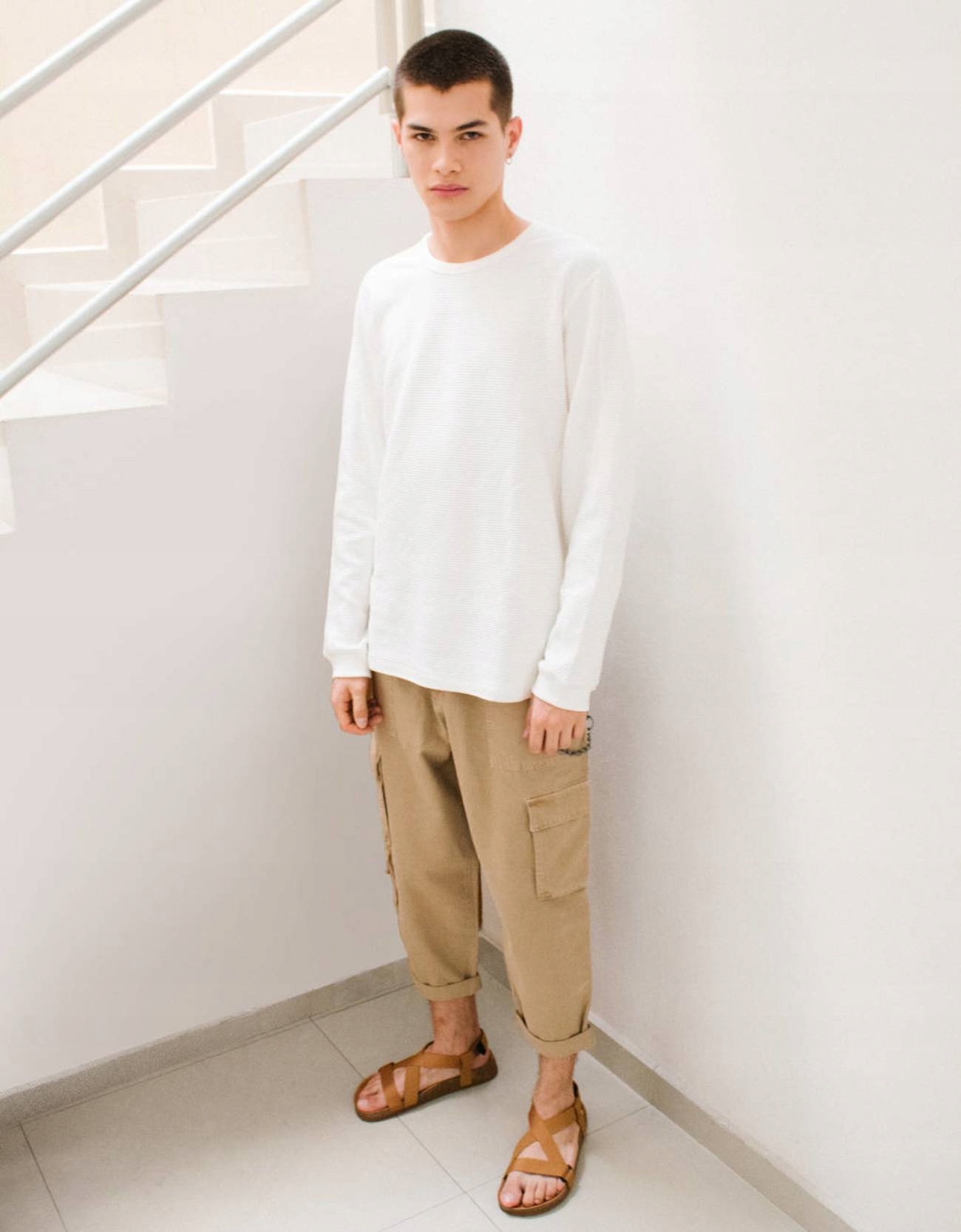 BERSHKA_SANDAŁY KLAPKI RZEPA PASKI 2700560 Oryginalne opakowanie producenta folia