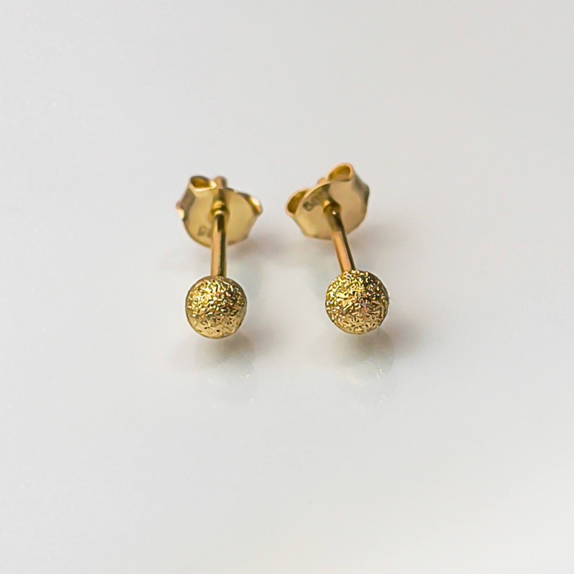Zlaté náušnice kuličky pískované prům. 2 mm au 585