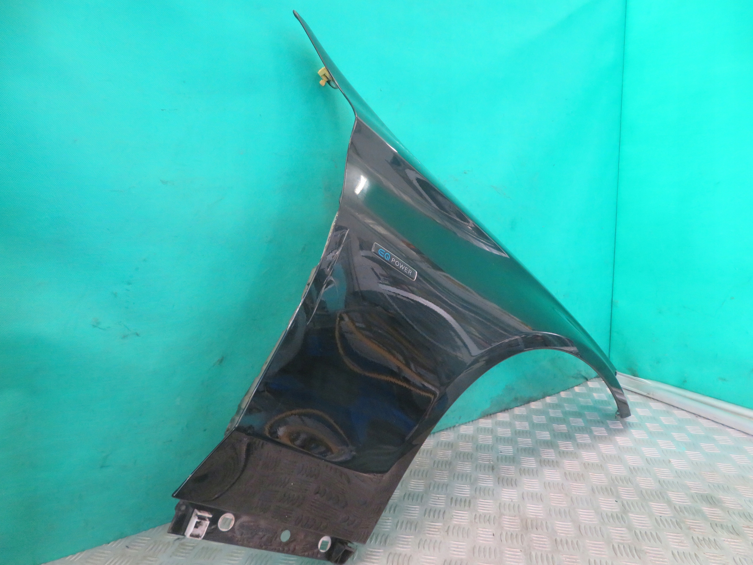 fender right front MERCEDES W205 C KLASA 18R
