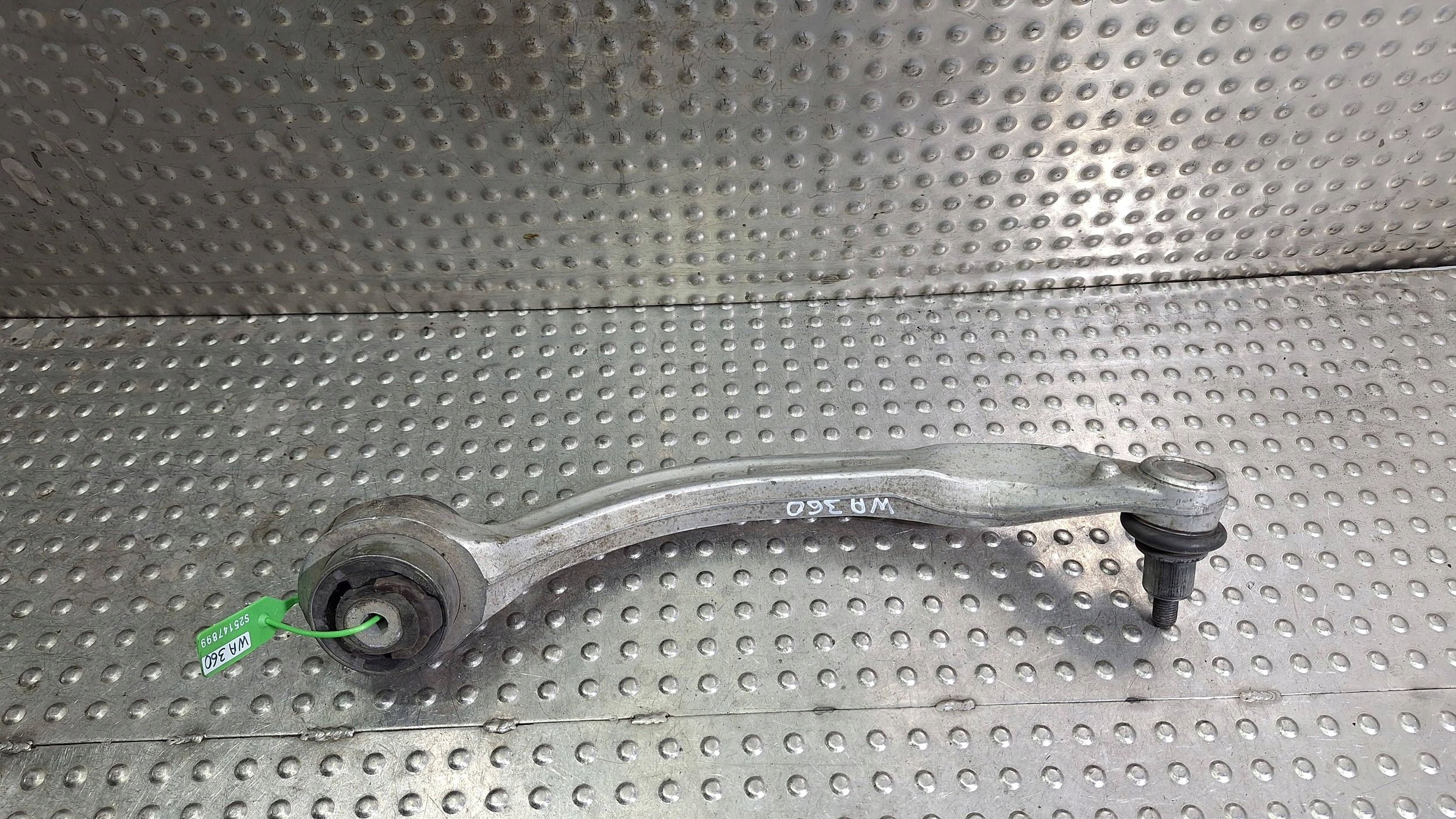 arm left front lower BANAN AUDI A4 B5 A6 C5 A8 D2 PASSAT B5 SUPERB and