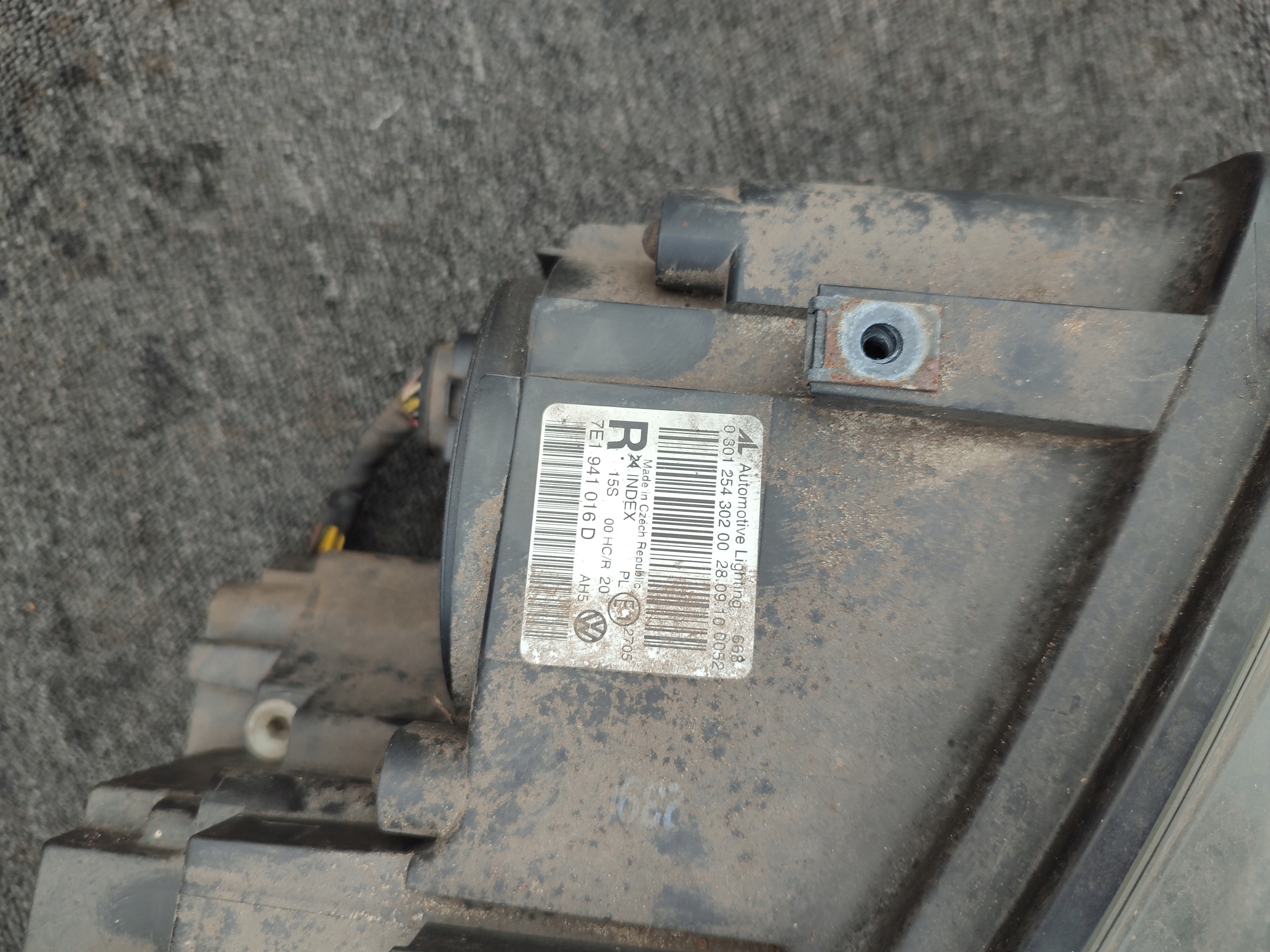 light front right VOLKSWAGEN TRANSPORTER T5 LIFT 09- 7E1941016D
