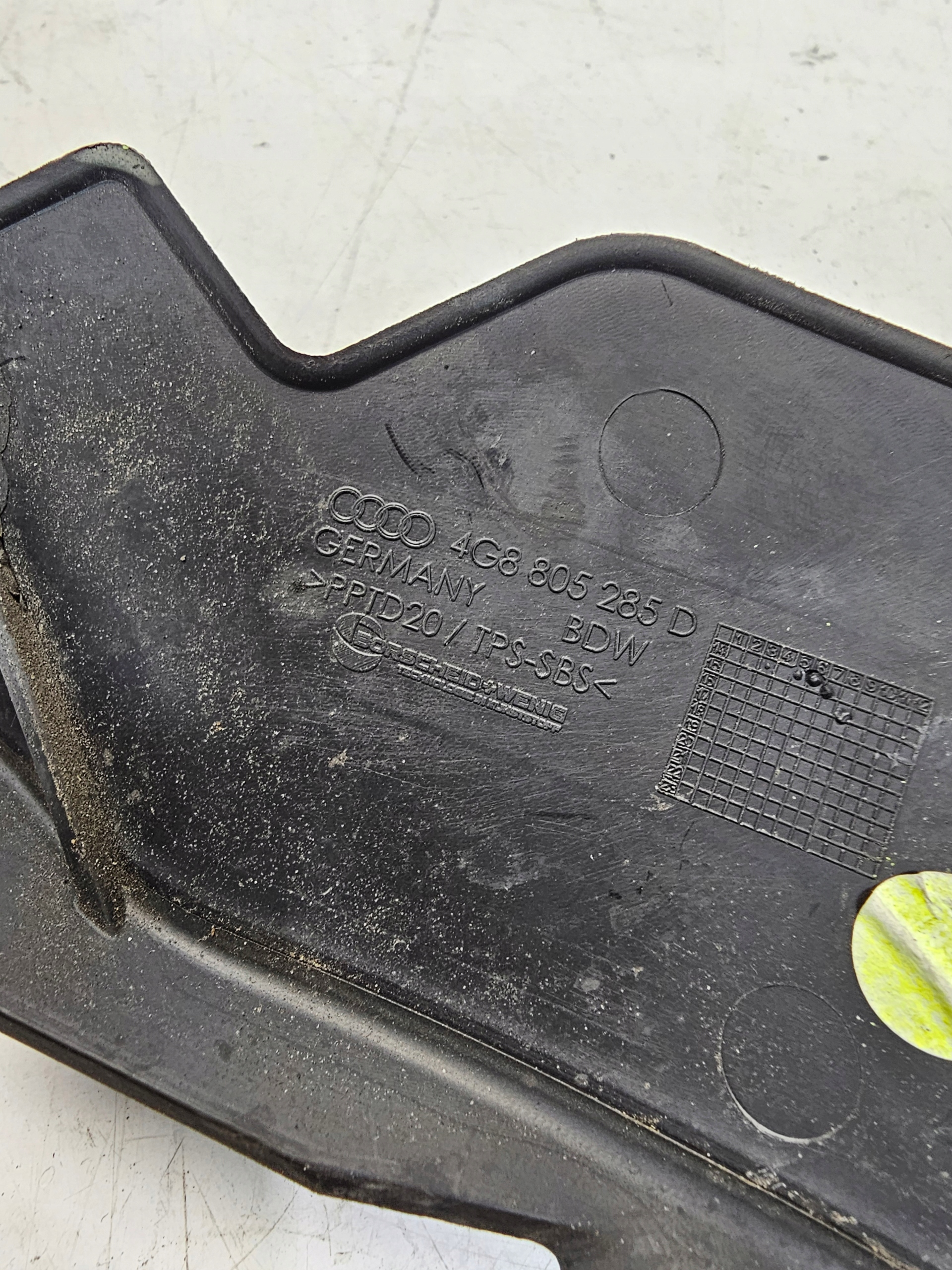 moulding below REFLEKTOR left AUDI A7 4G 4G8805285D