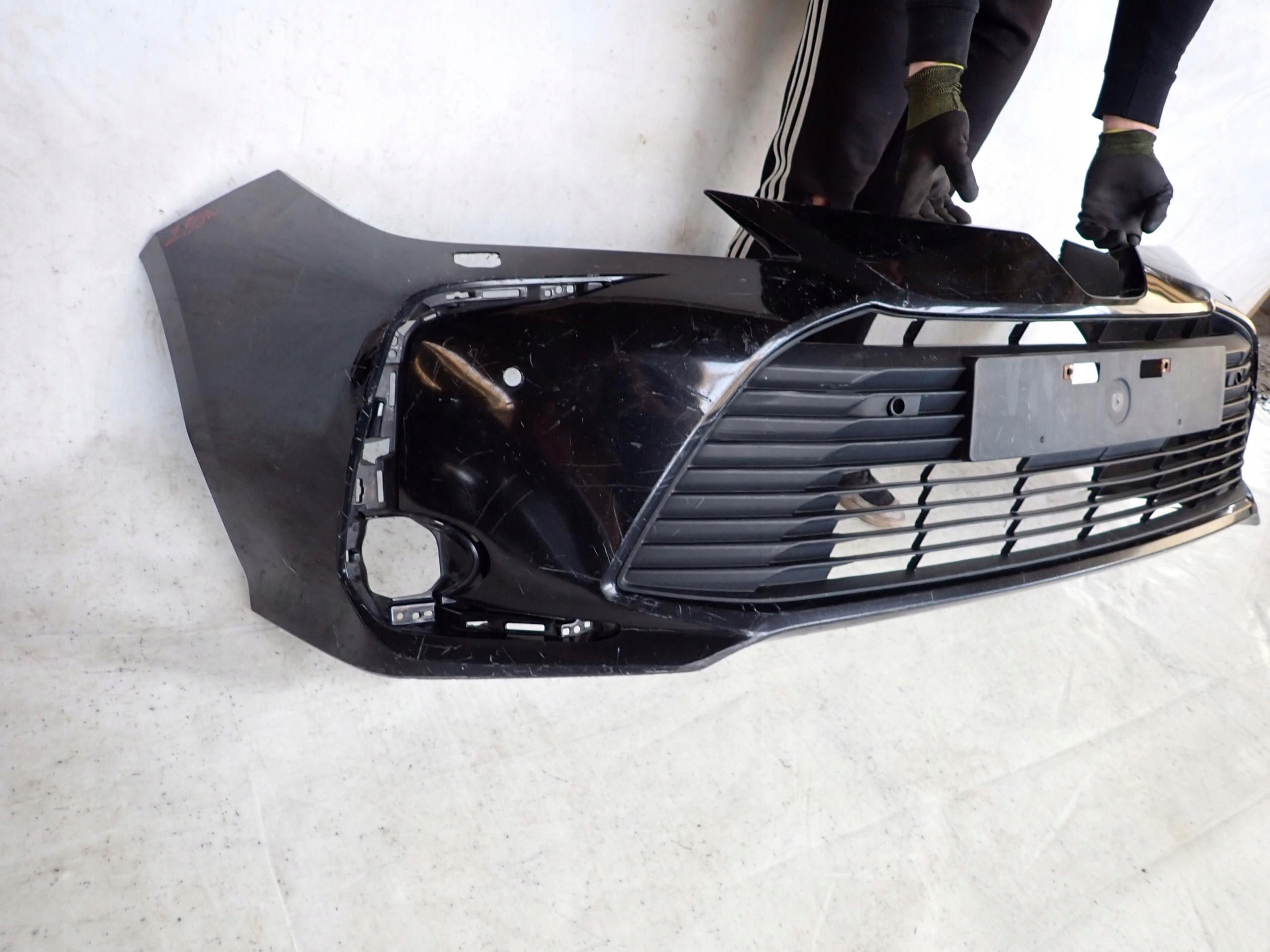TOYOTA COROLLA E21 sedan front bumper grid 52119-02Q10 SPR PDC