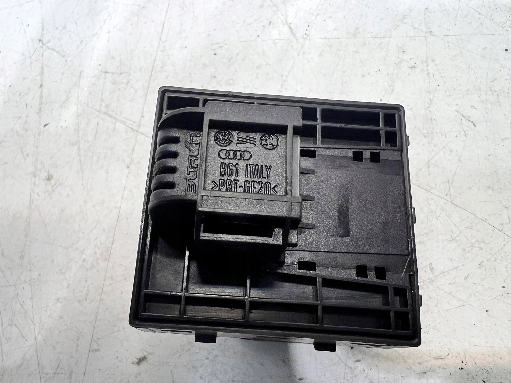 switch switch of the window AUDI A1 8X 8X0959851A KOMPLET 1/25
