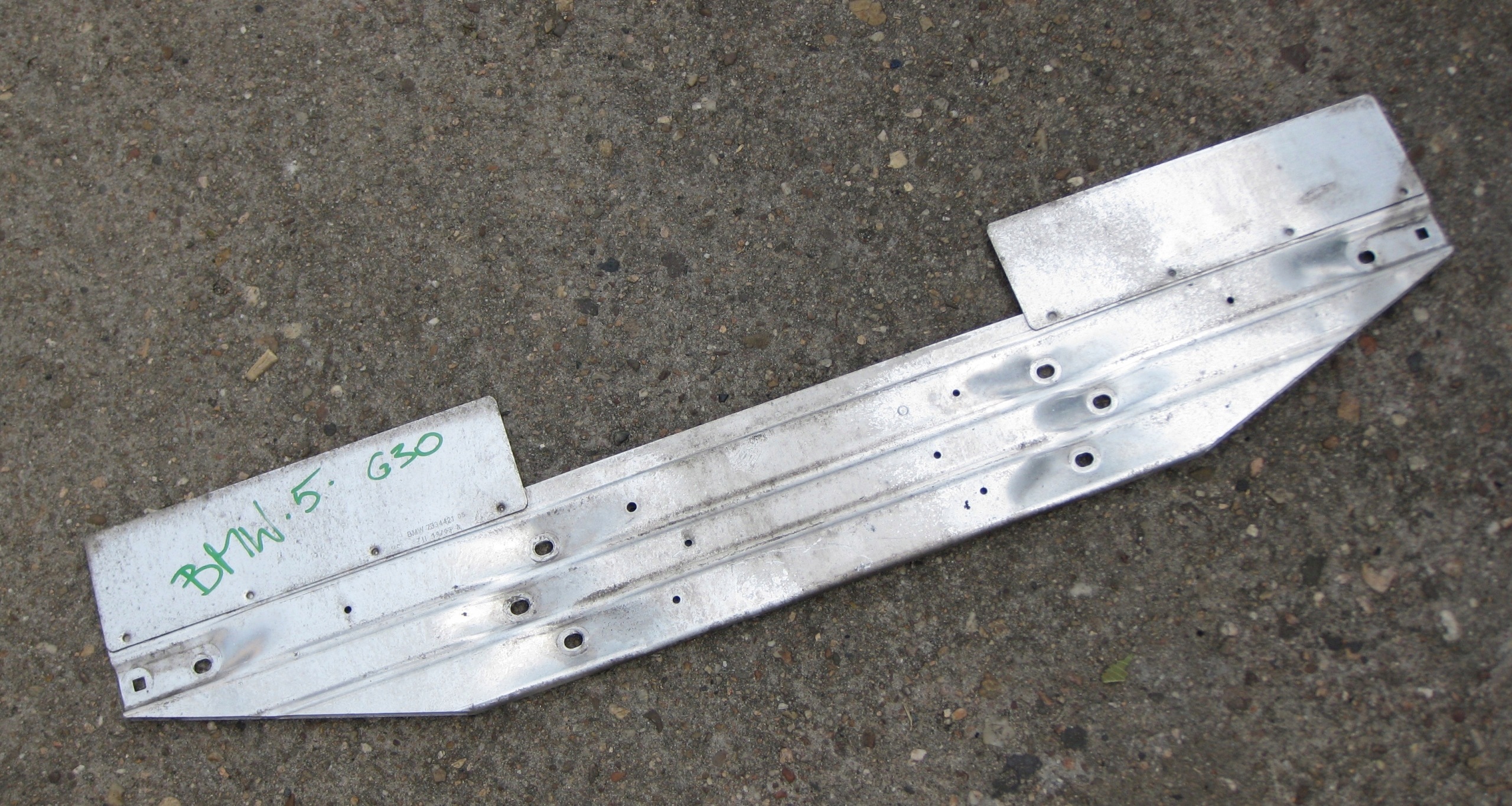 BMW 5 G30 3.0D 19R console pillar TUNELU 7334421