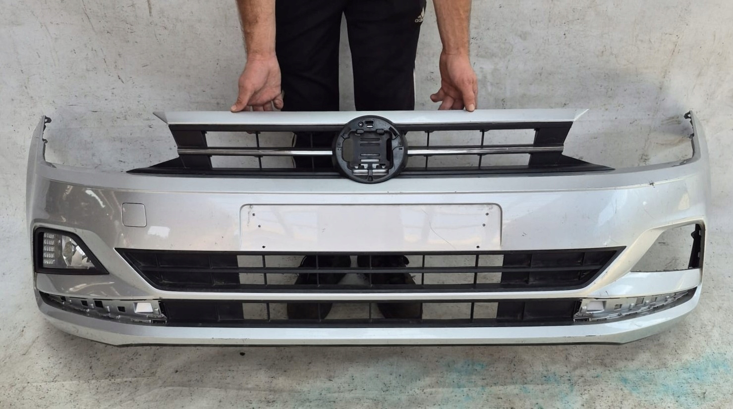 VW POLO VI 2G0 17- bumper front front grill without DZIUR 2G0807221