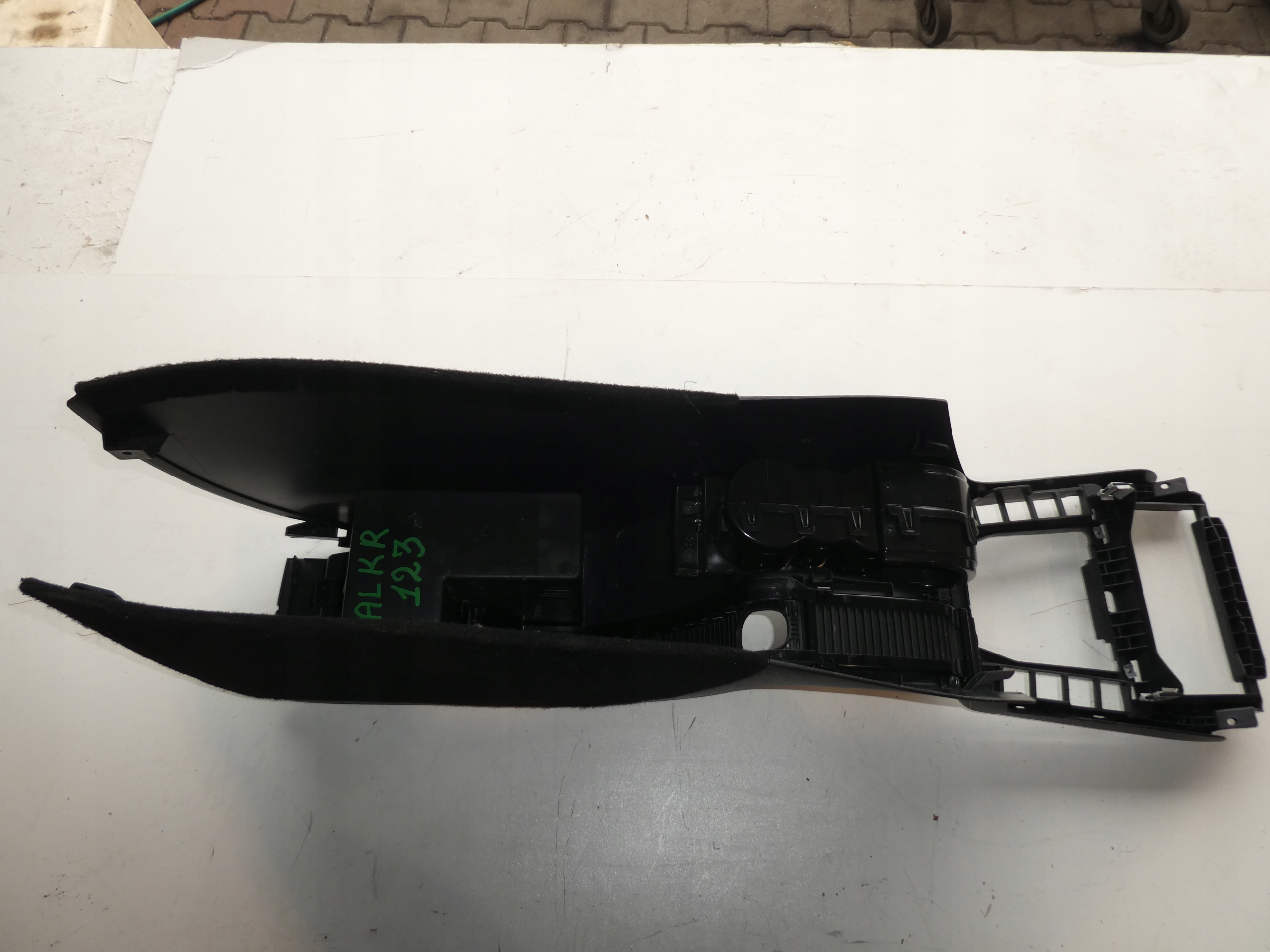 TUNEL central SKODA SUPERB 2 II 3T0863241B