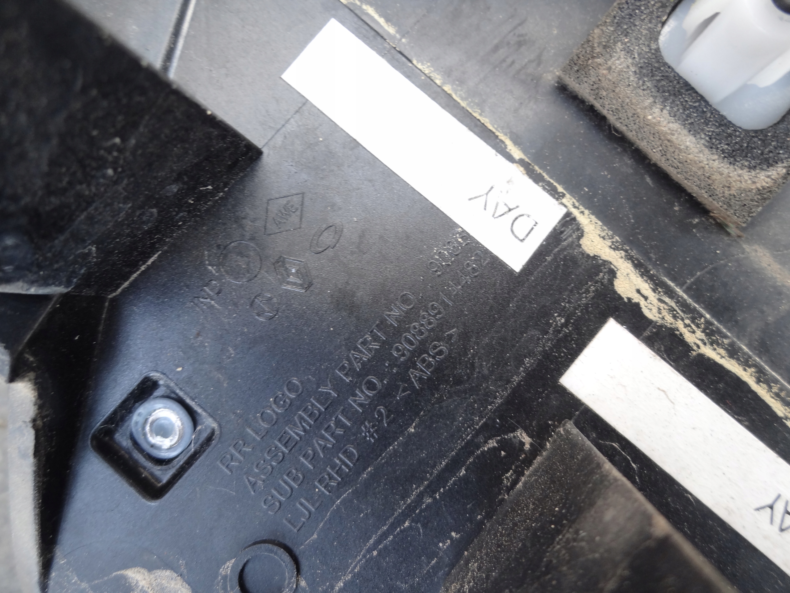 RENAULT ARKANA 2022 ZNACZEK LOGO EMBLEMAT KLAPY BAGAZNIKA ORYGINAL Waga produktu z opakowaniem jednostkowym 2 kg