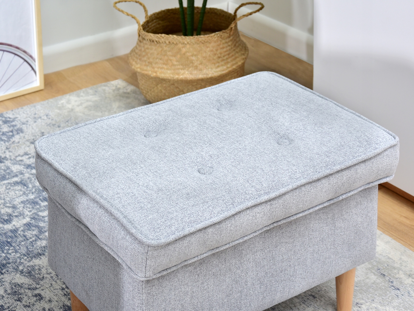 SKANDYNAWSKI PODNÓŻEK DO POKOJU MALMO JASNY SZARY Marka Mebel-Partner