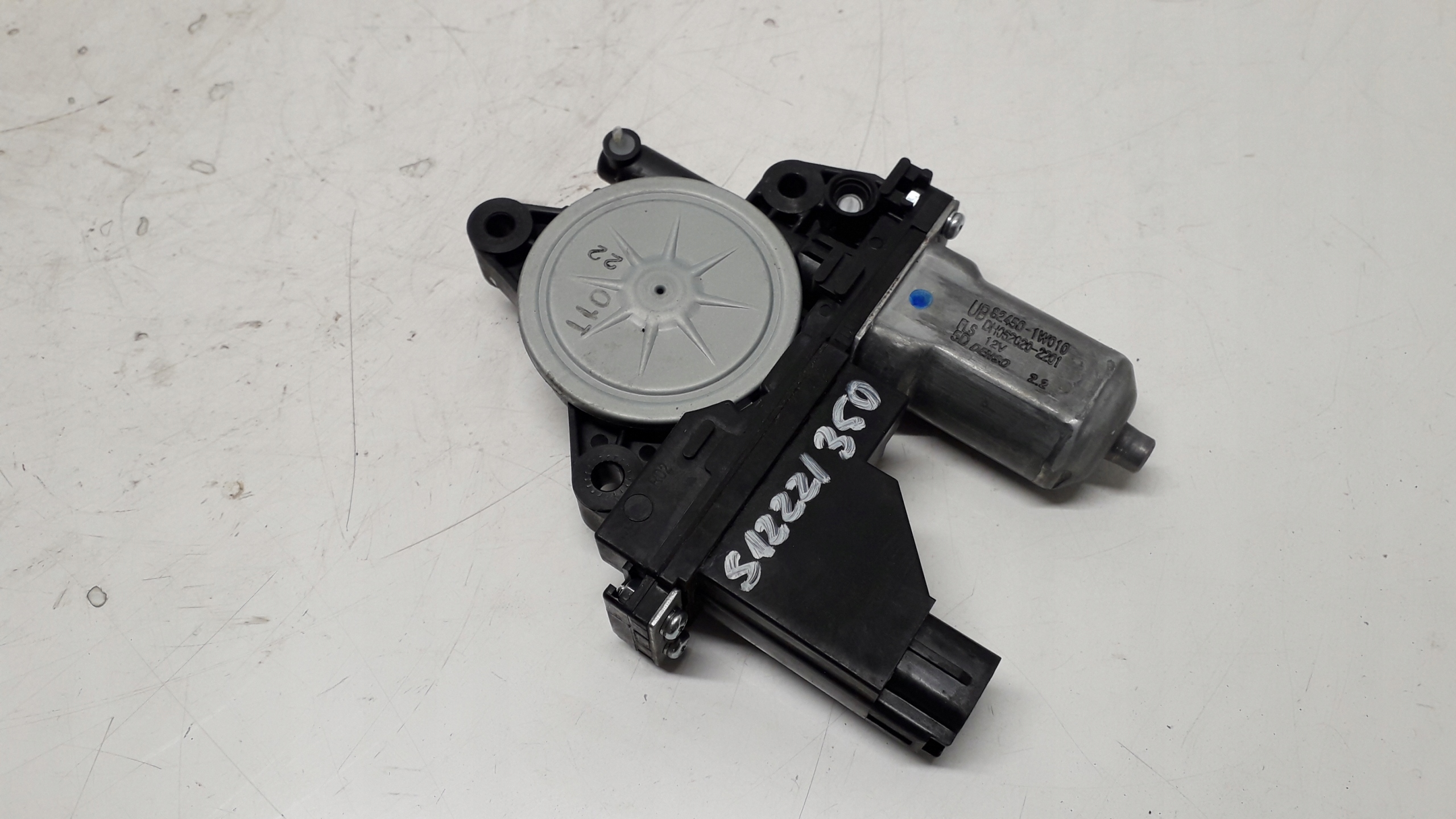 KIA RIO IV SILNICZEK SZYBY LEWY PRZÓD 82450-1W010