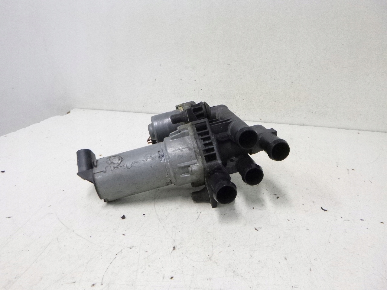 POMPE CIRCULATION D’EAU ÉLECTROVANNE MERCEDES W220 W215