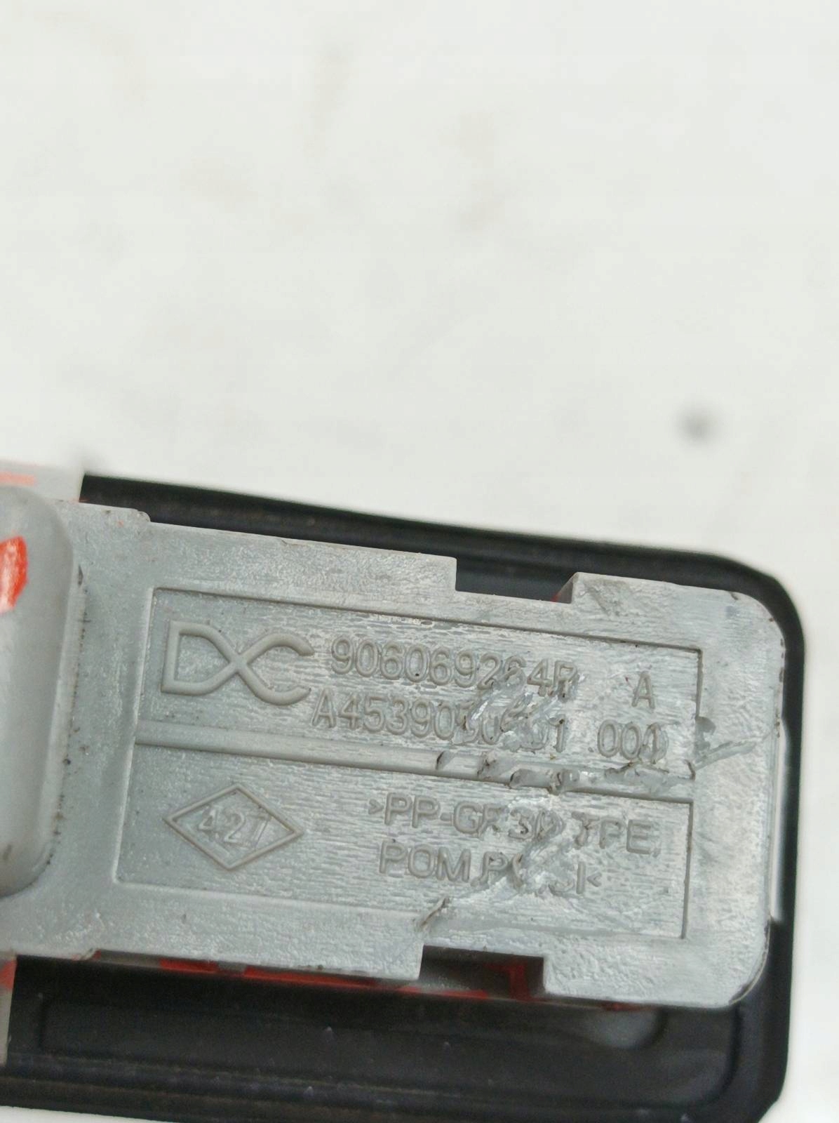 switch bonnet boot 906069264R Dacia Sandero II (2012-2020)