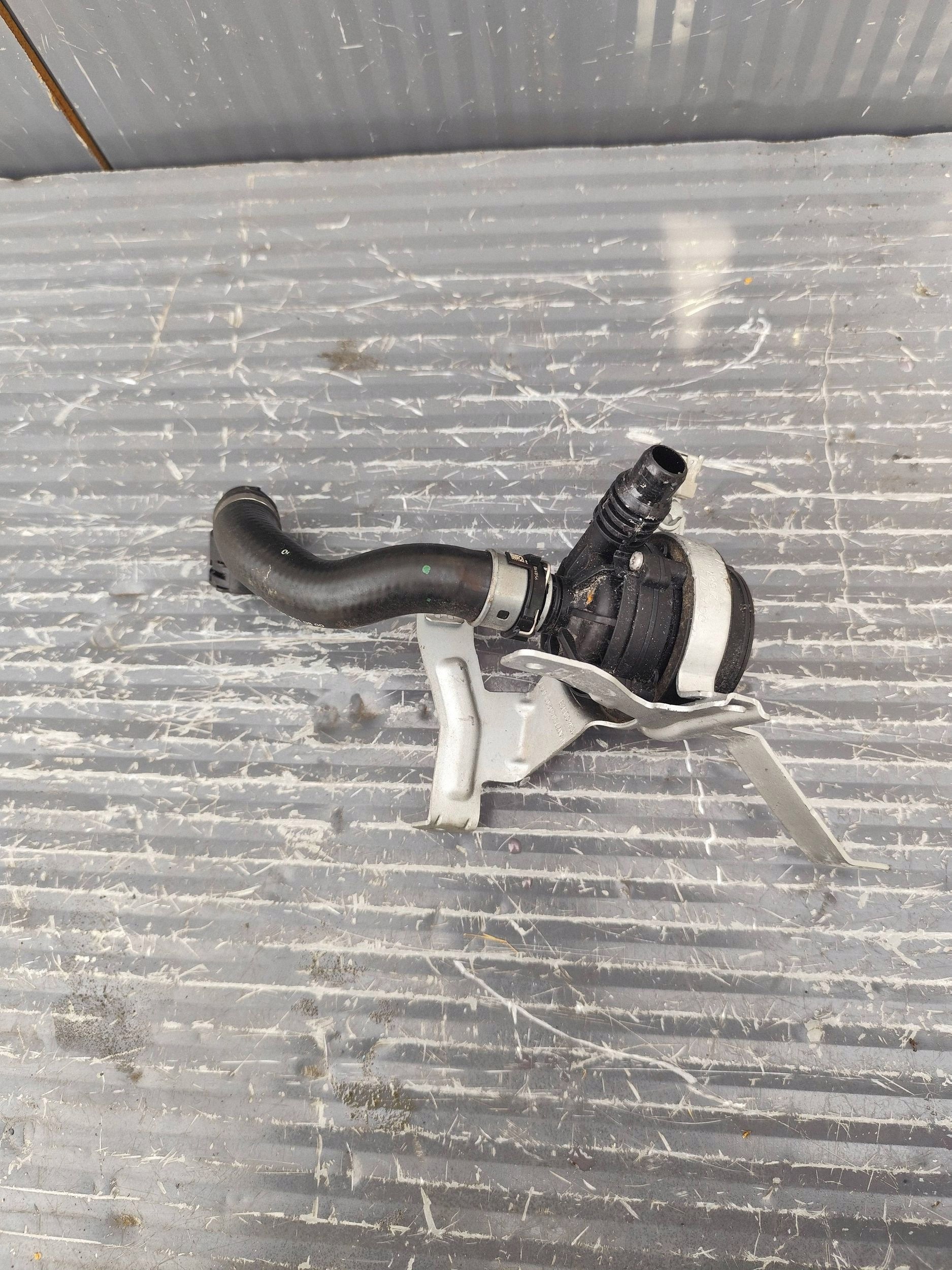 MERCEDES GLA 247 water pump A0005003600