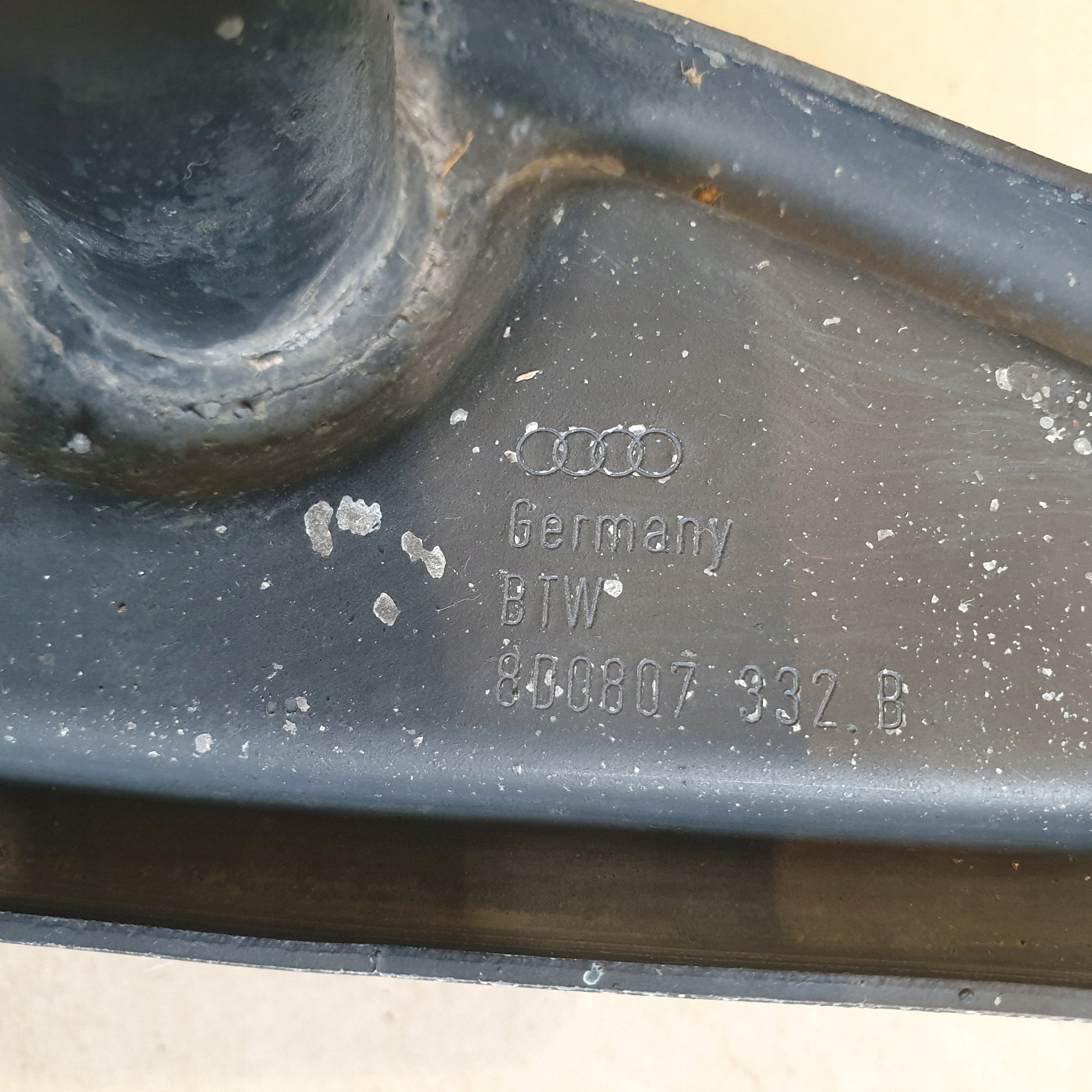 ABSORBER tip of a bumper rear part rear right beam tip AUDI A4 B5 8D OE