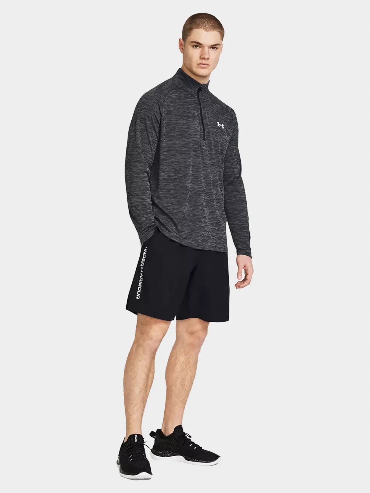 KRÓTKIE SPODENKI MĘSKIE UNDER ARMOUR SPORTOWE SZYBKOSCHNĄCE 1383356-001 Długość do połowy uda