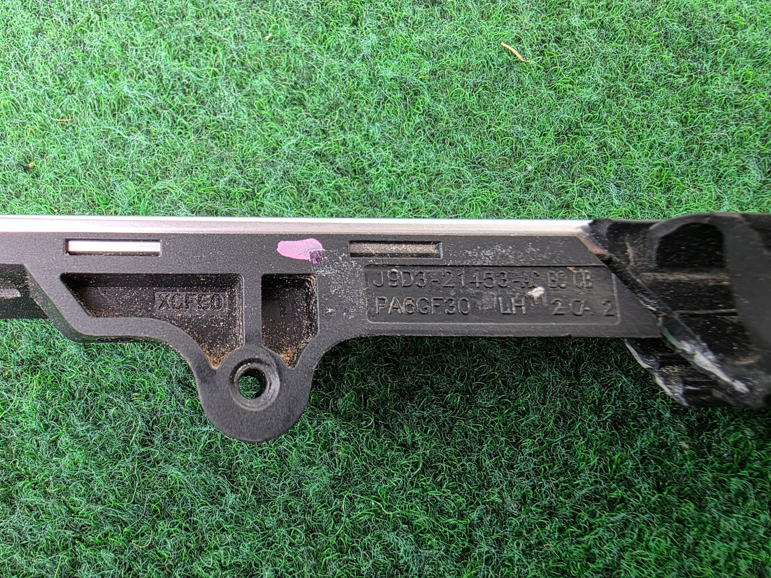 JAGUAR and-PACE left moulding ZGARNIJACA windows door front K63/680XX