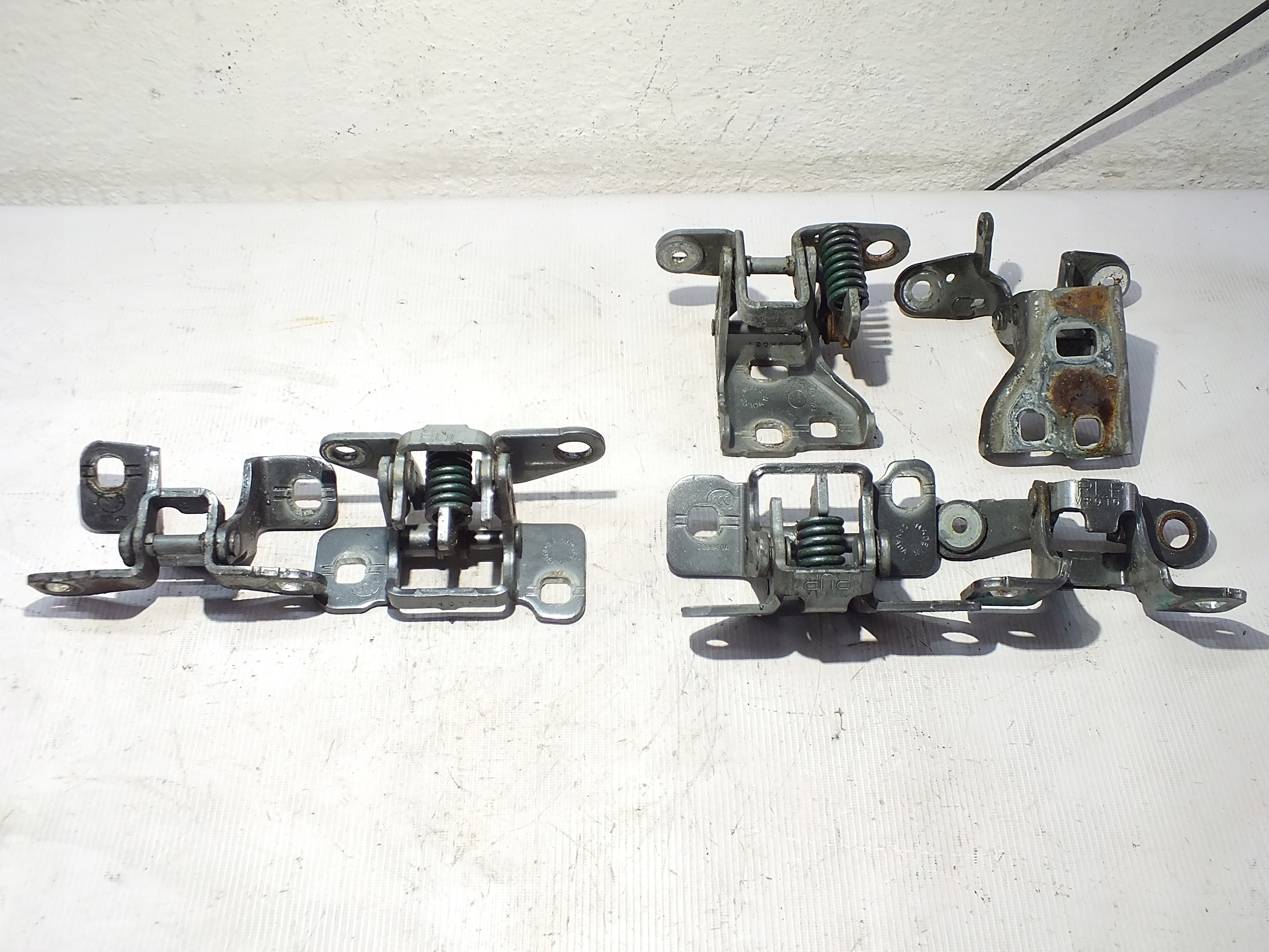 CHRYSLER 300C ZAWIAS DRZWI LEWY TYŁ DÓŁ+GÓ